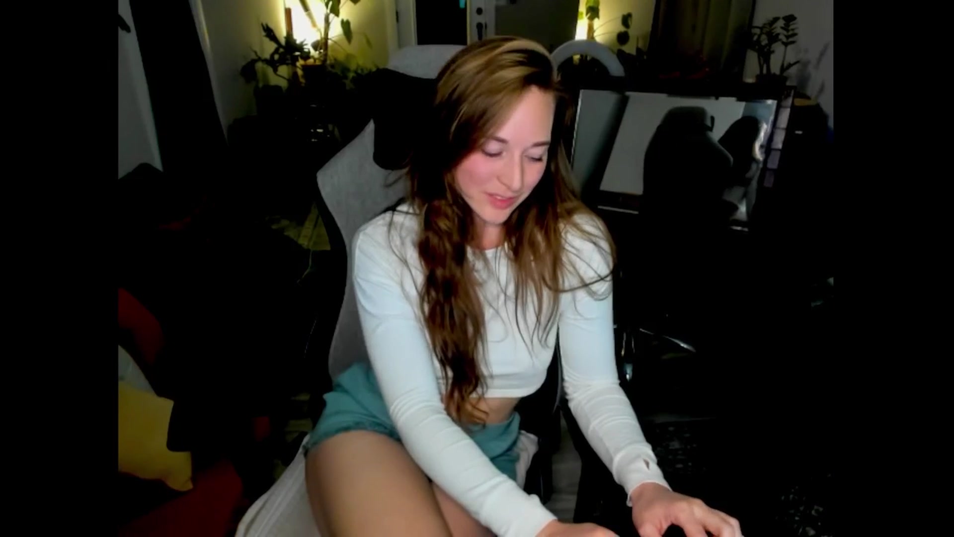 Gallery image thumbnail from She_is_Sam's myfreecams stream on, 02/25/2026, 07:27 image 19 of 20
