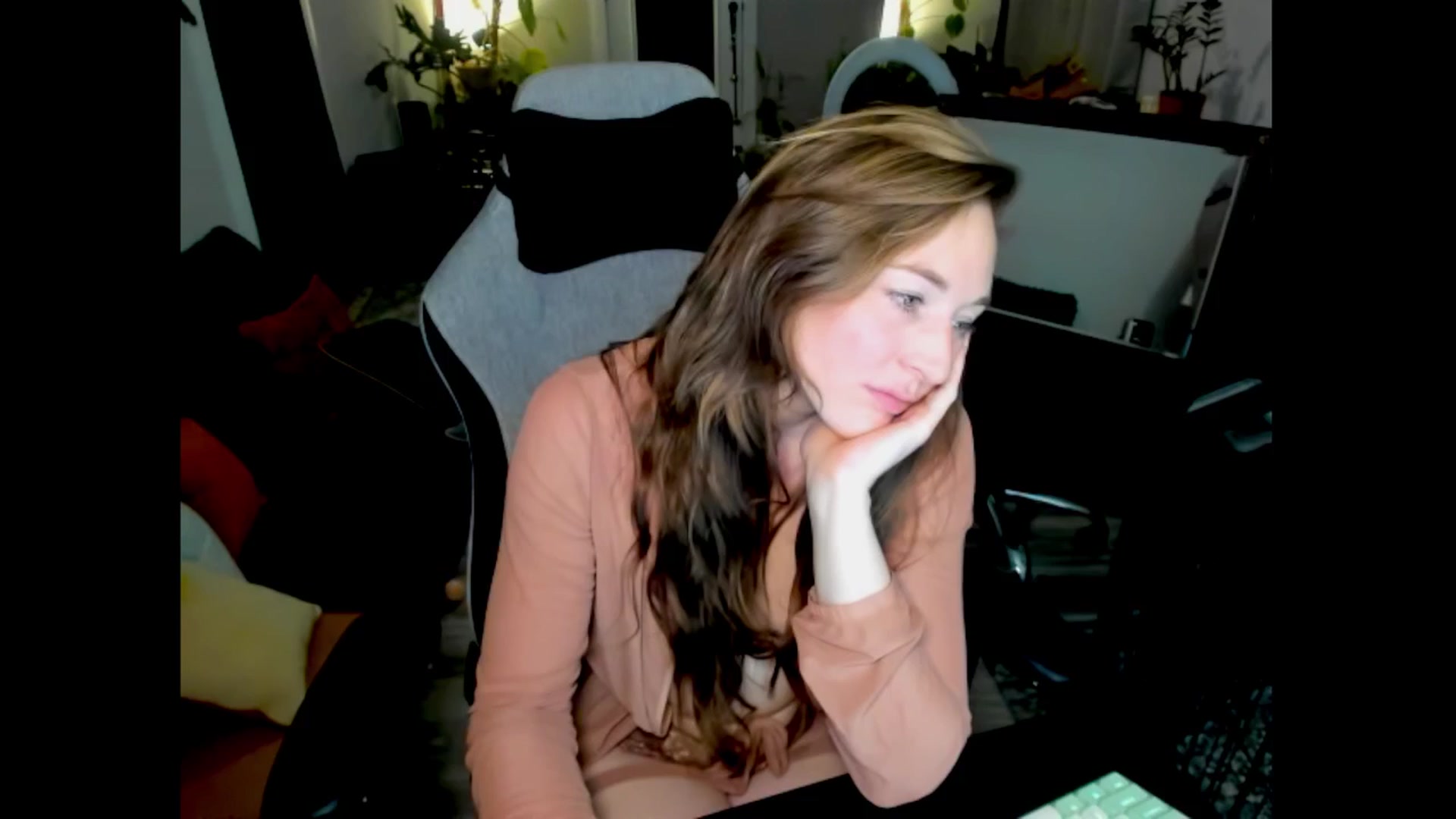 Gallery image thumbnail from She_is_Sam's myfreecams stream on, 02/25/2026, 07:27 image 2 of 20