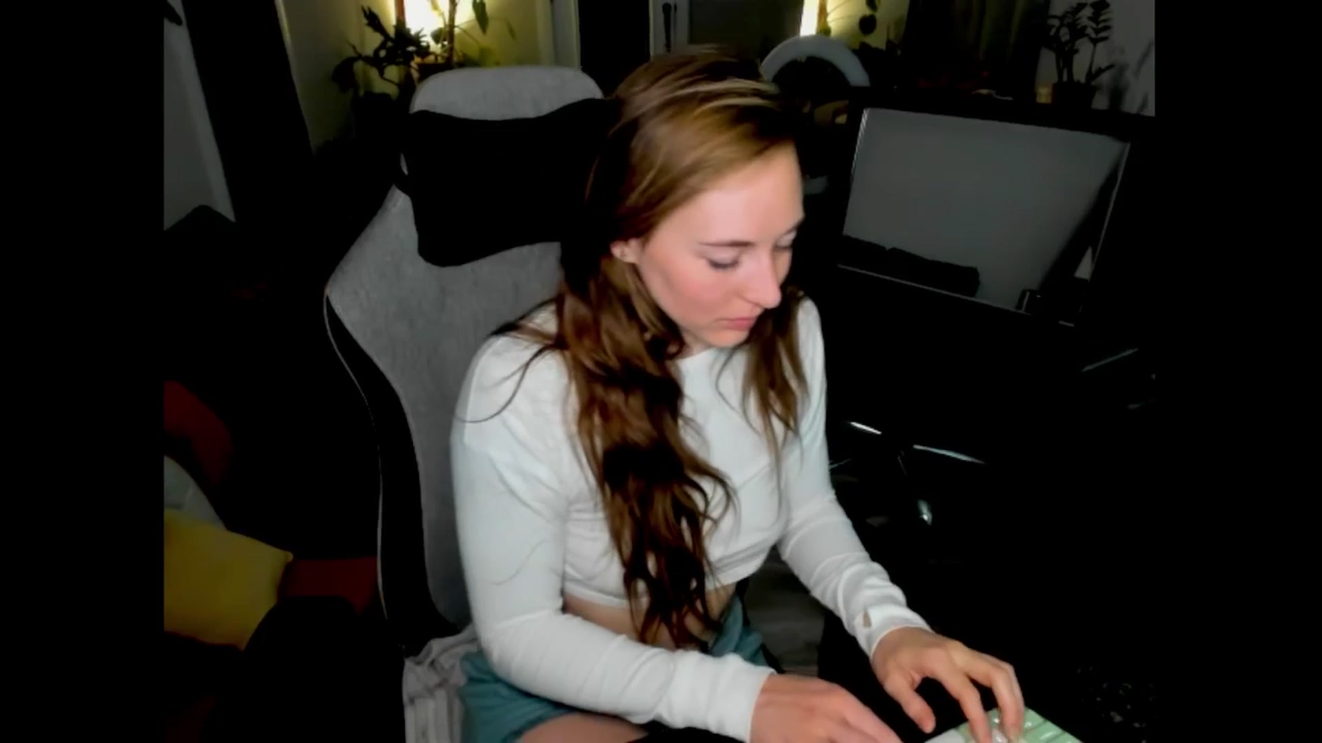 Gallery image thumbnail from She_is_Sam's myfreecams stream on, 02/25/2026, 07:27 image 9 of 20