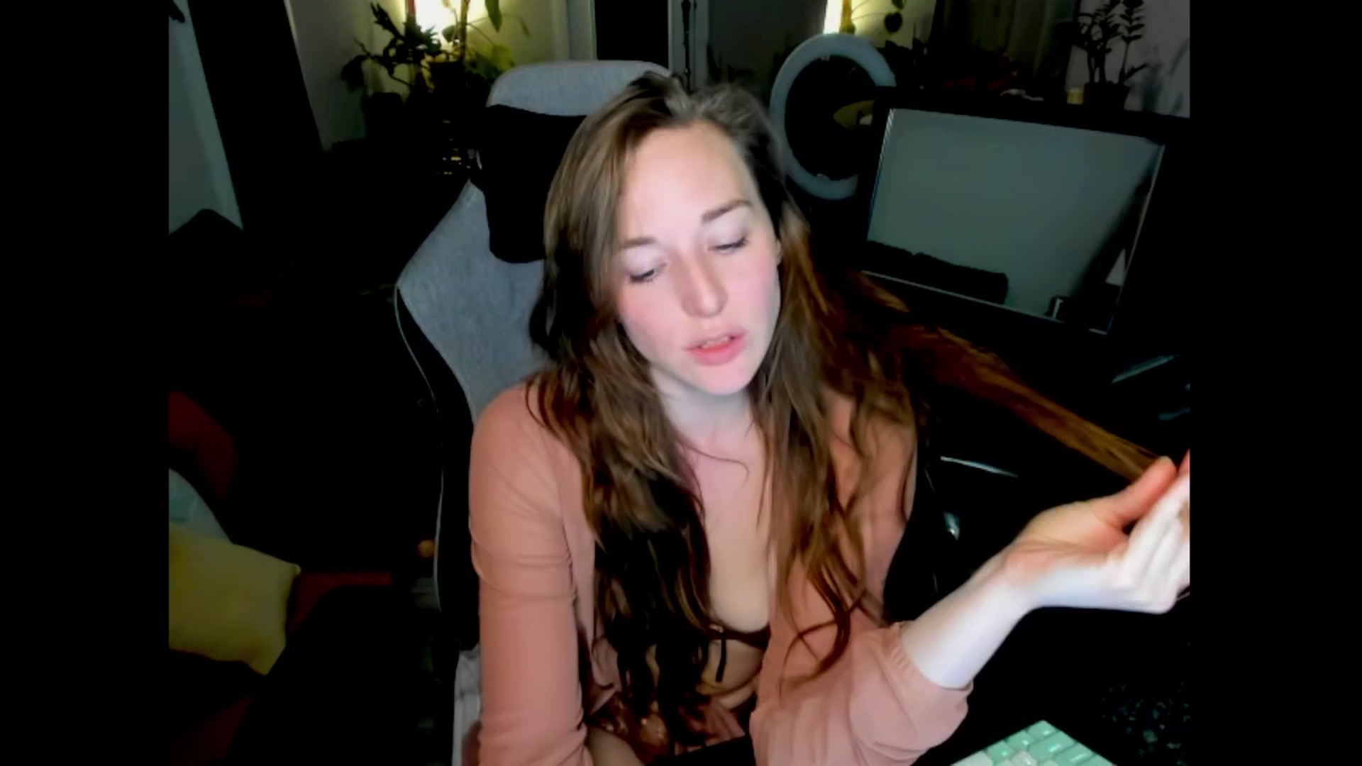 Gallery image thumbnail from She_is_Sam's myfreecams stream on, 02/25/2026, 07:27 image 3 of 20