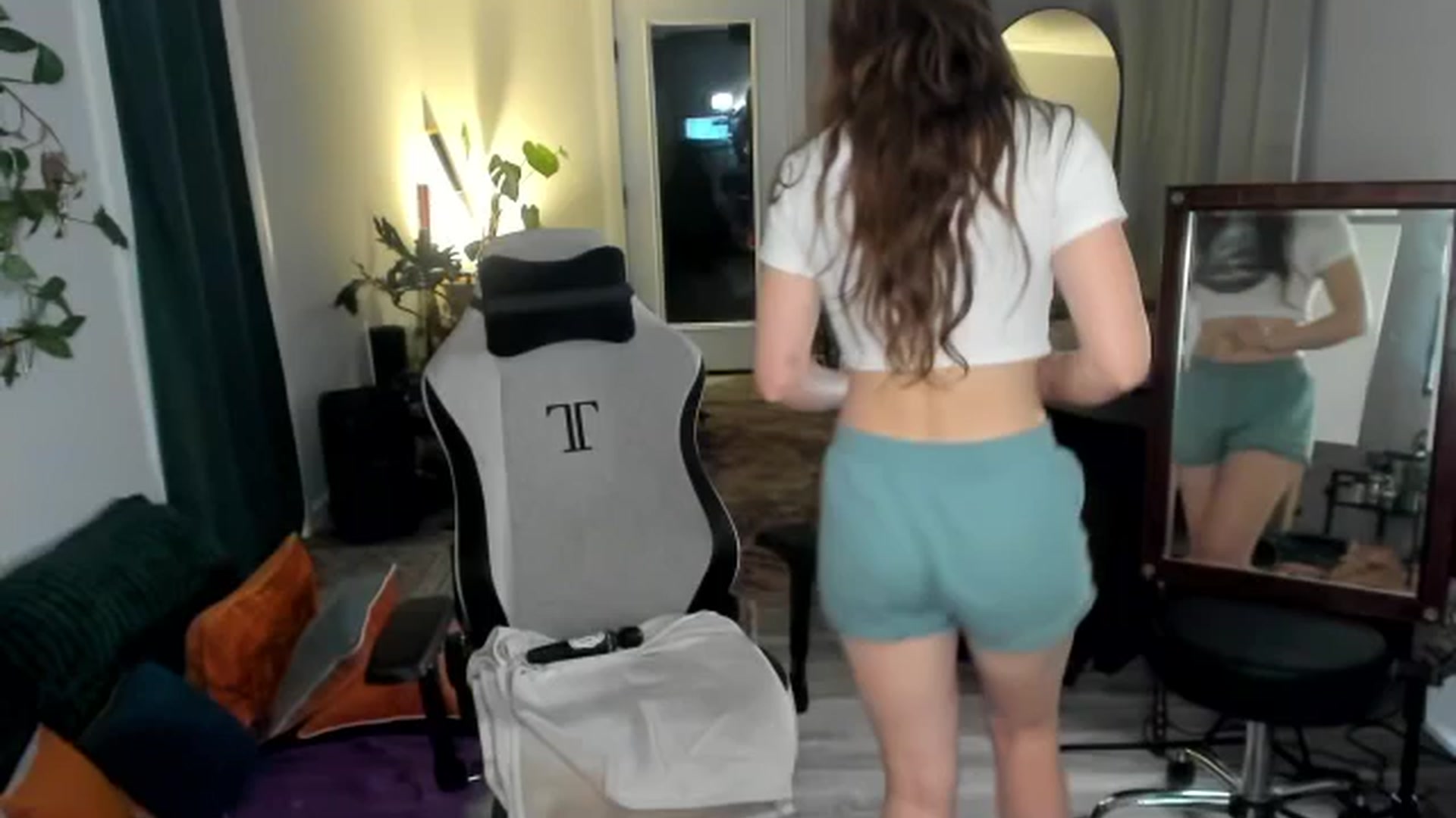 Gallery image thumbnail from She_is_Sam's myfreecams stream on, 02/26/2026, 05:15 image 16 of 20