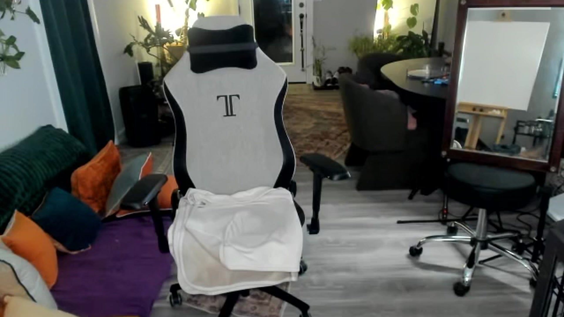 Gallery image thumbnail from She_is_Sam's myfreecams stream on, 02/26/2026, 05:15 image 3 of 20