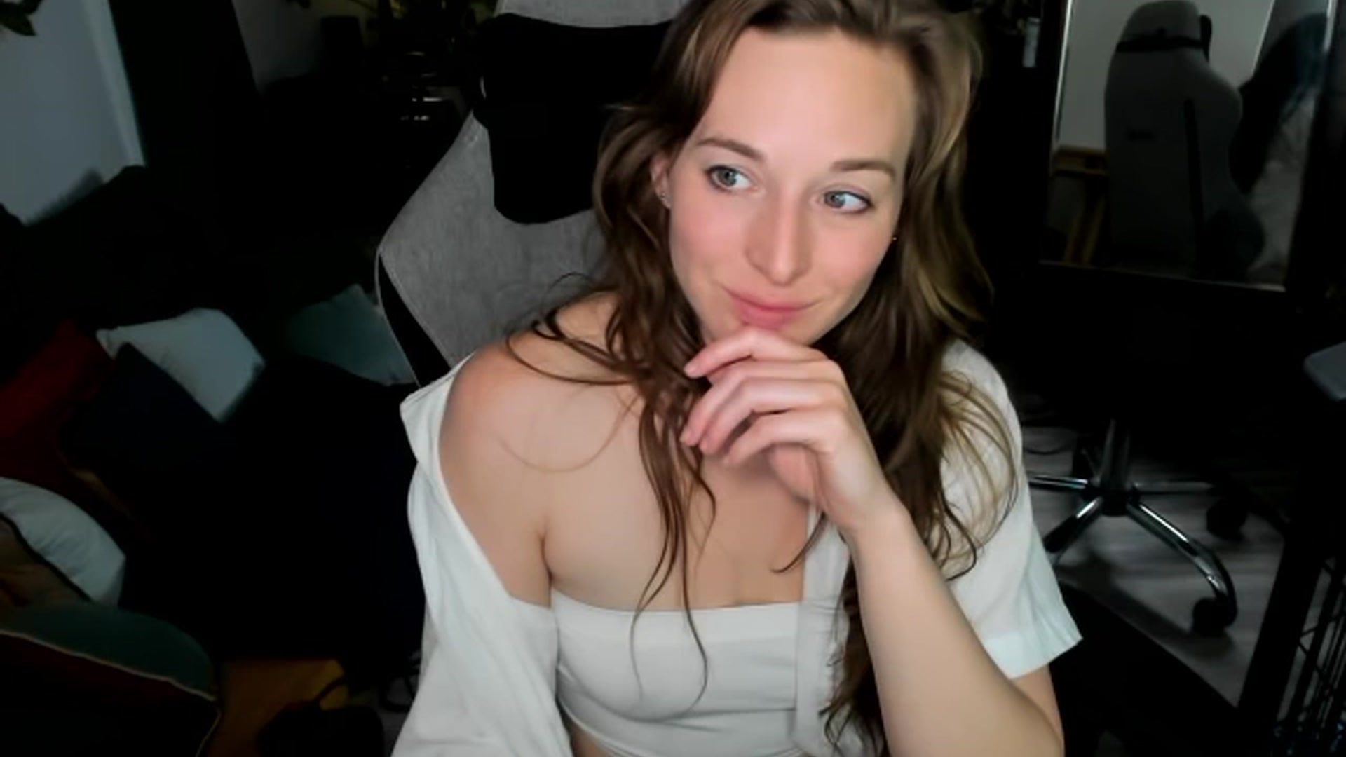Gallery image thumbnail from She_is_Sam's myfreecams stream on, 02/27/2026, 06:03 image 8 of 20
