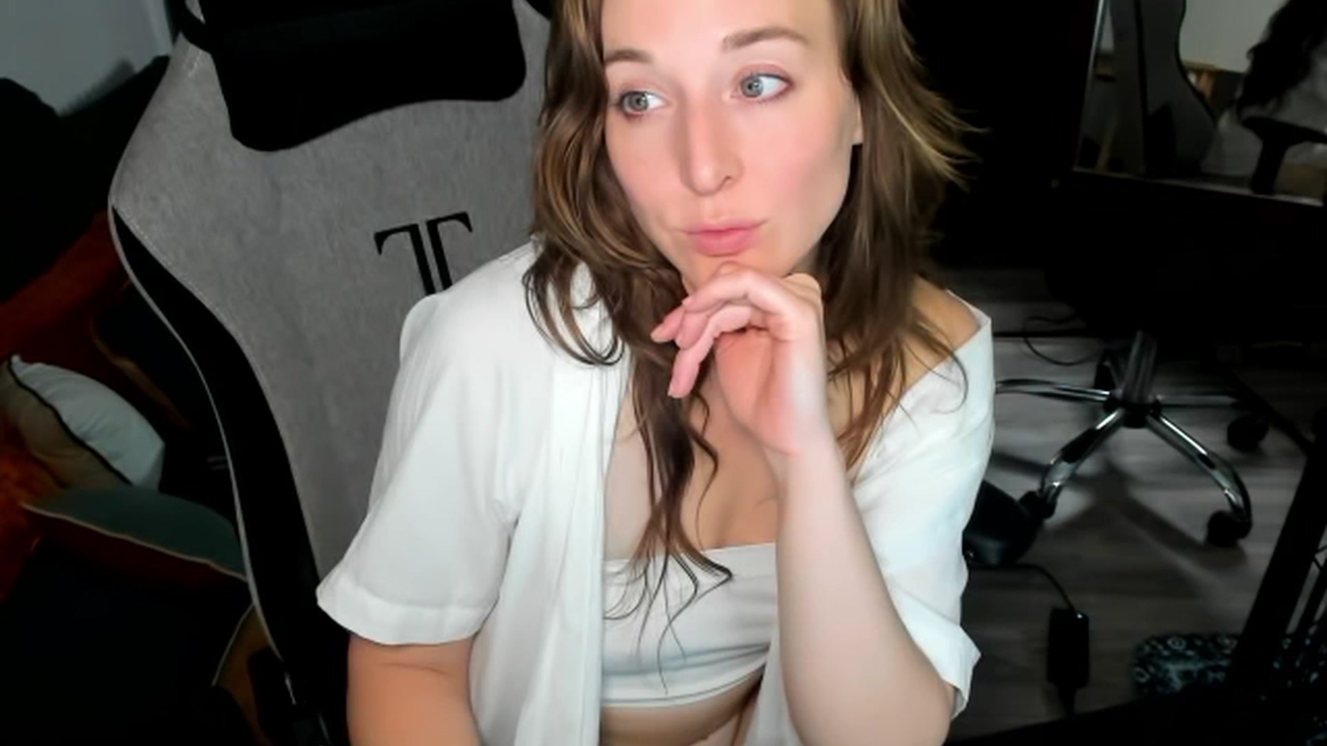 Gallery image thumbnail from She_is_Sam's myfreecams stream on, 02/27/2026, 06:03 image 14 of 20