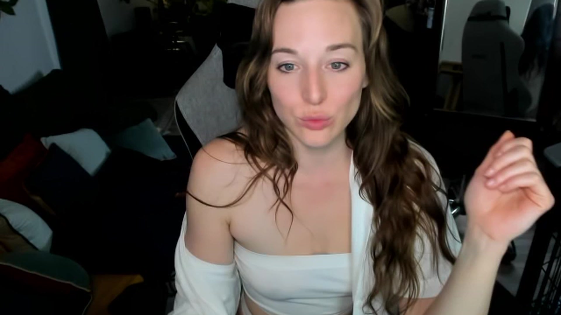 Gallery image thumbnail from She_is_Sam's myfreecams stream on, 02/27/2026, 06:03 image 7 of 20