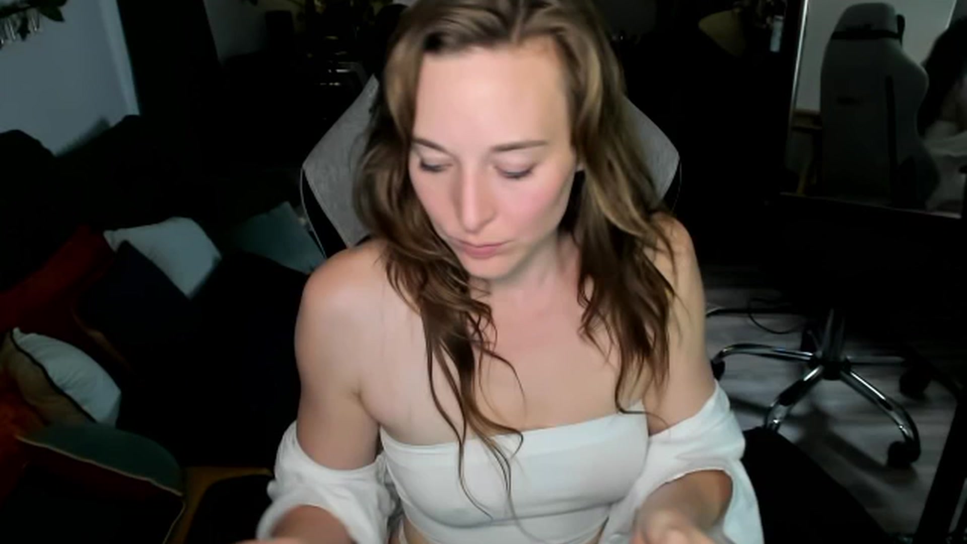 Gallery image thumbnail from She_is_Sam's myfreecams stream on, 02/27/2026, 06:03 image 10 of 20