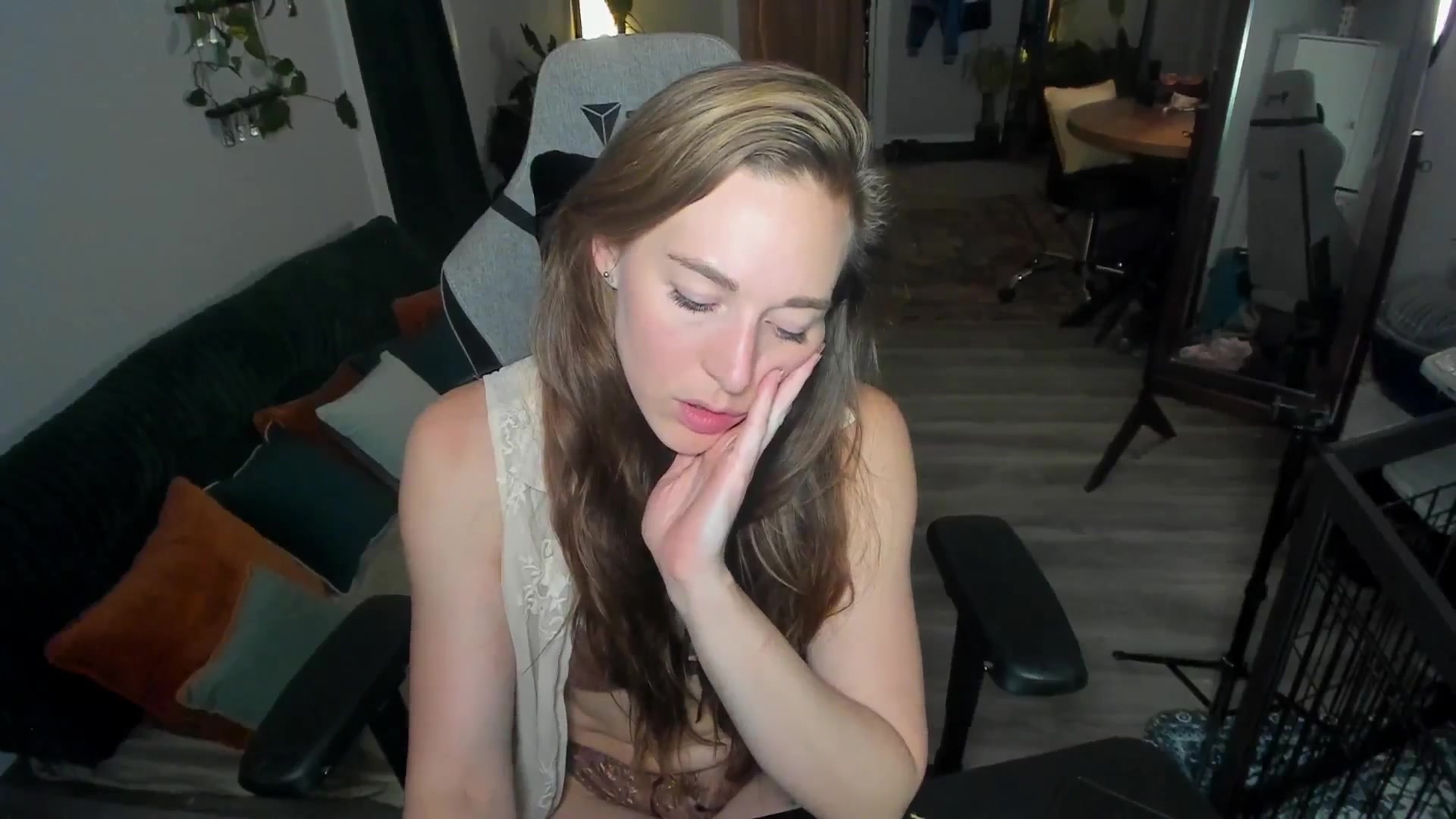Gallery image thumbnail from She_is_Sam's myfreecams stream on, 03/23/2026, 02:50 image 18 of 20