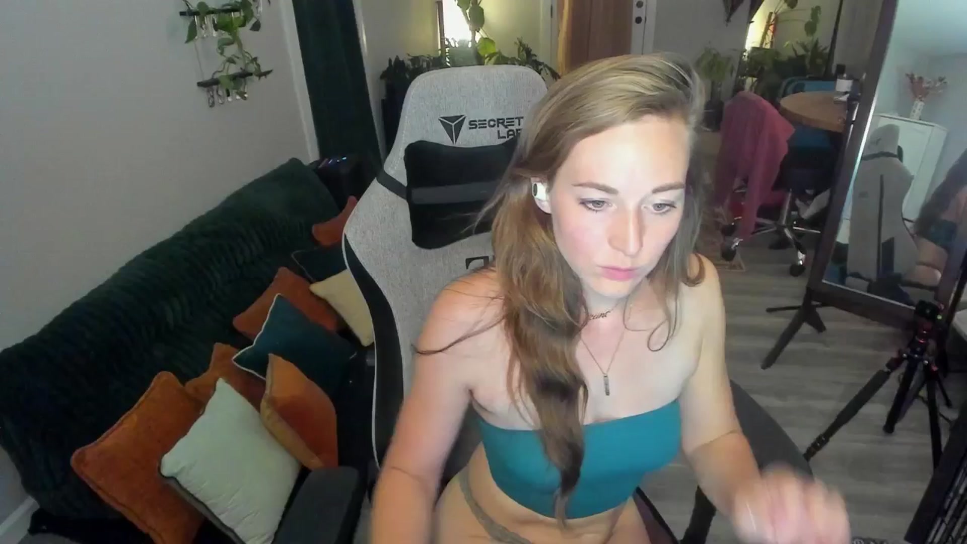 Gallery image thumbnail from She_is_Sam's myfreecams stream on, 04/23/2026, 03:13 image 19 of 20