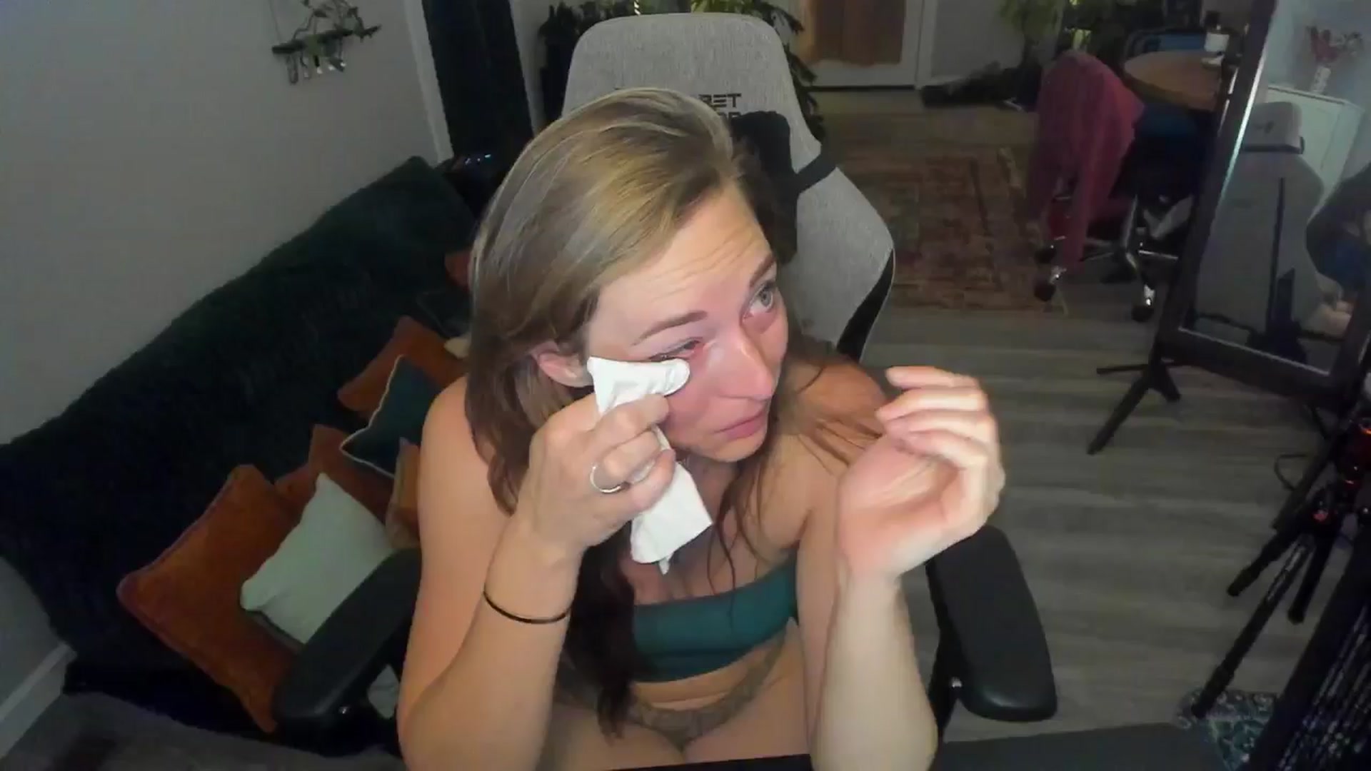 Gallery image thumbnail from She_is_Sam's myfreecams stream on, 04/23/2026, 04:23 image 4 of 20
