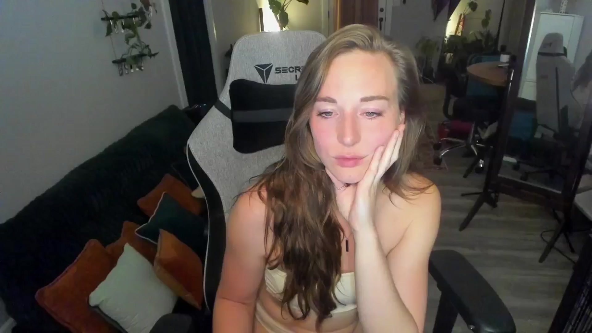 Gallery image thumbnail from She_is_Sam's myfreecams stream on, 04/24/2026, 04:15 image 14 of 20