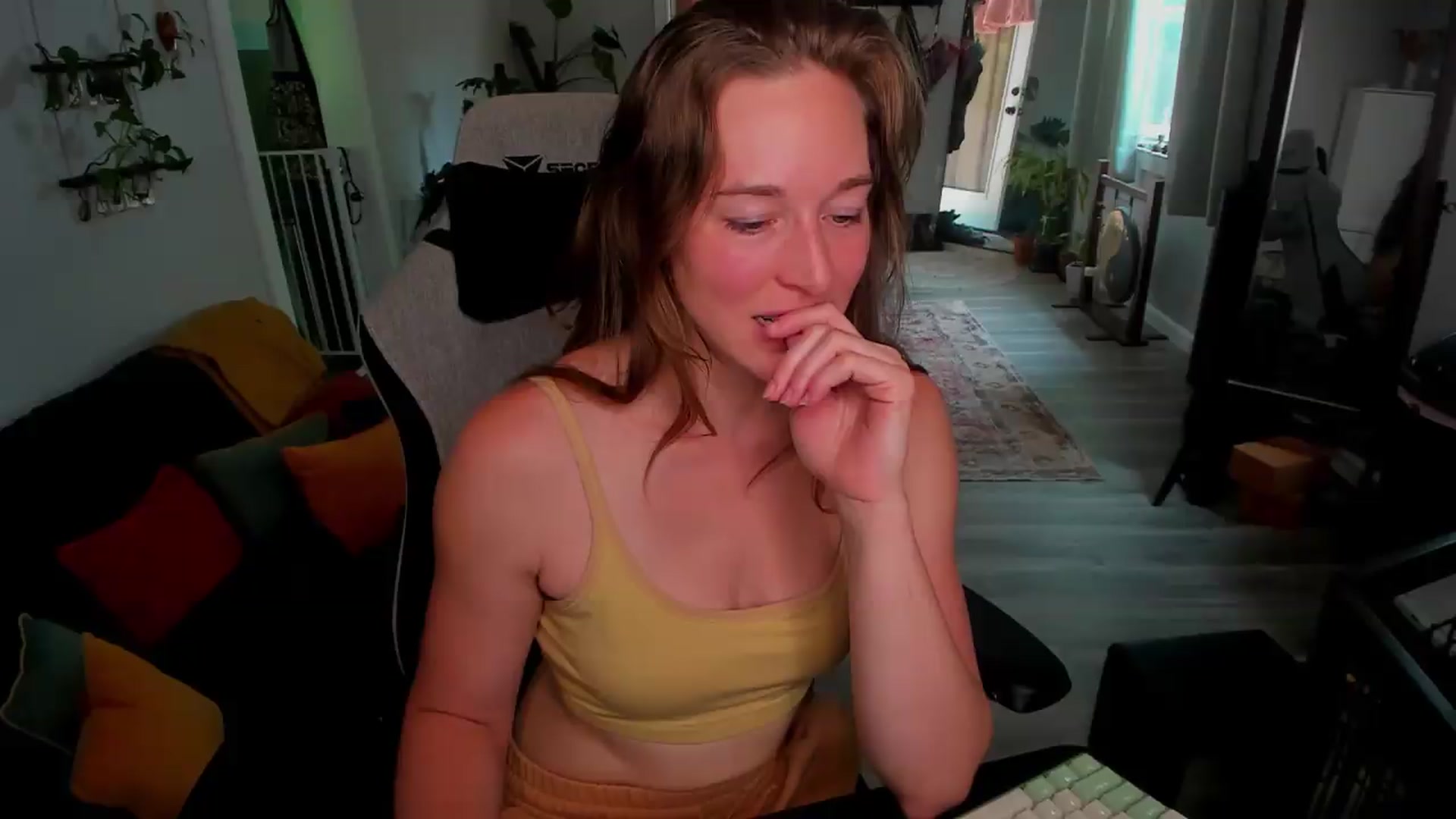 Gallery image thumbnail from She_is_Sam's myfreecams stream on, 05/16/2026, 16:52 image 10 of 20