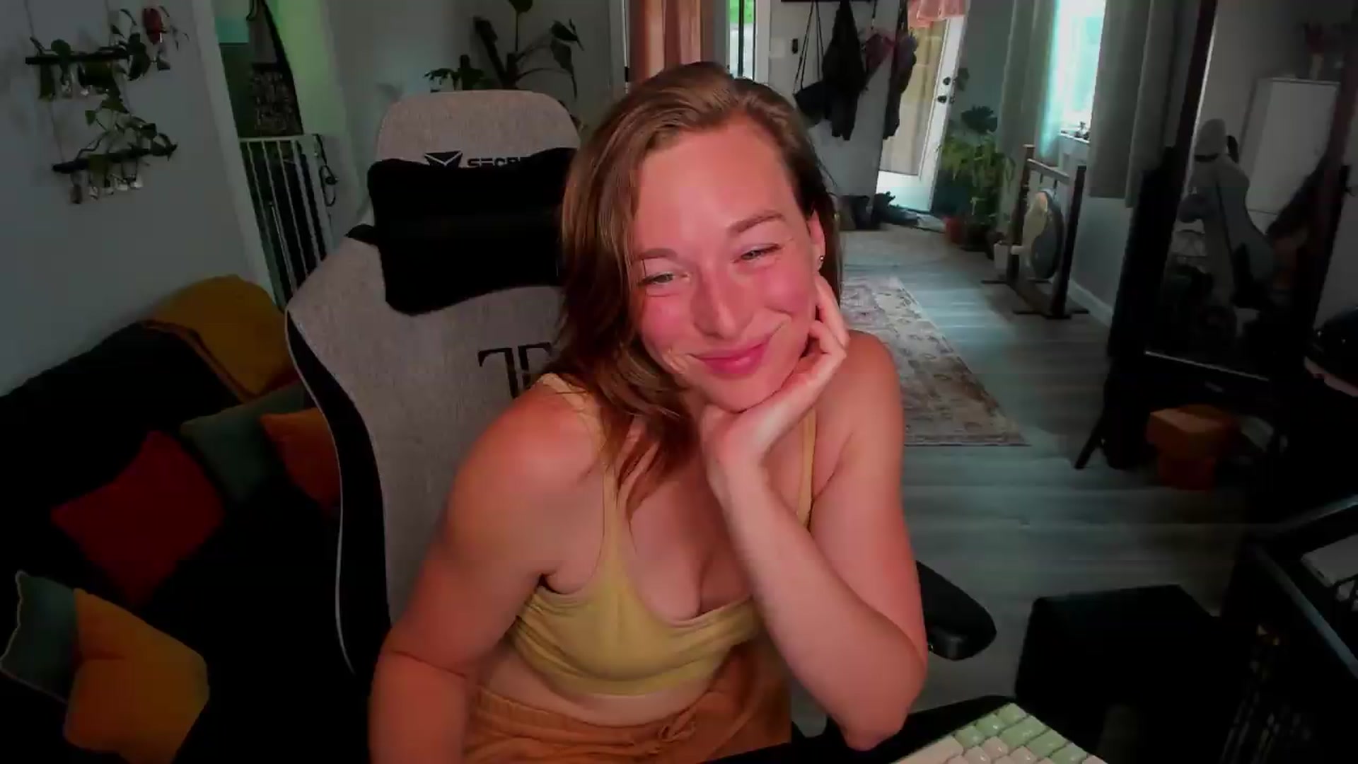 Gallery image thumbnail from She_is_Sam's myfreecams stream on, 05/16/2026, 16:52 image 7 of 20