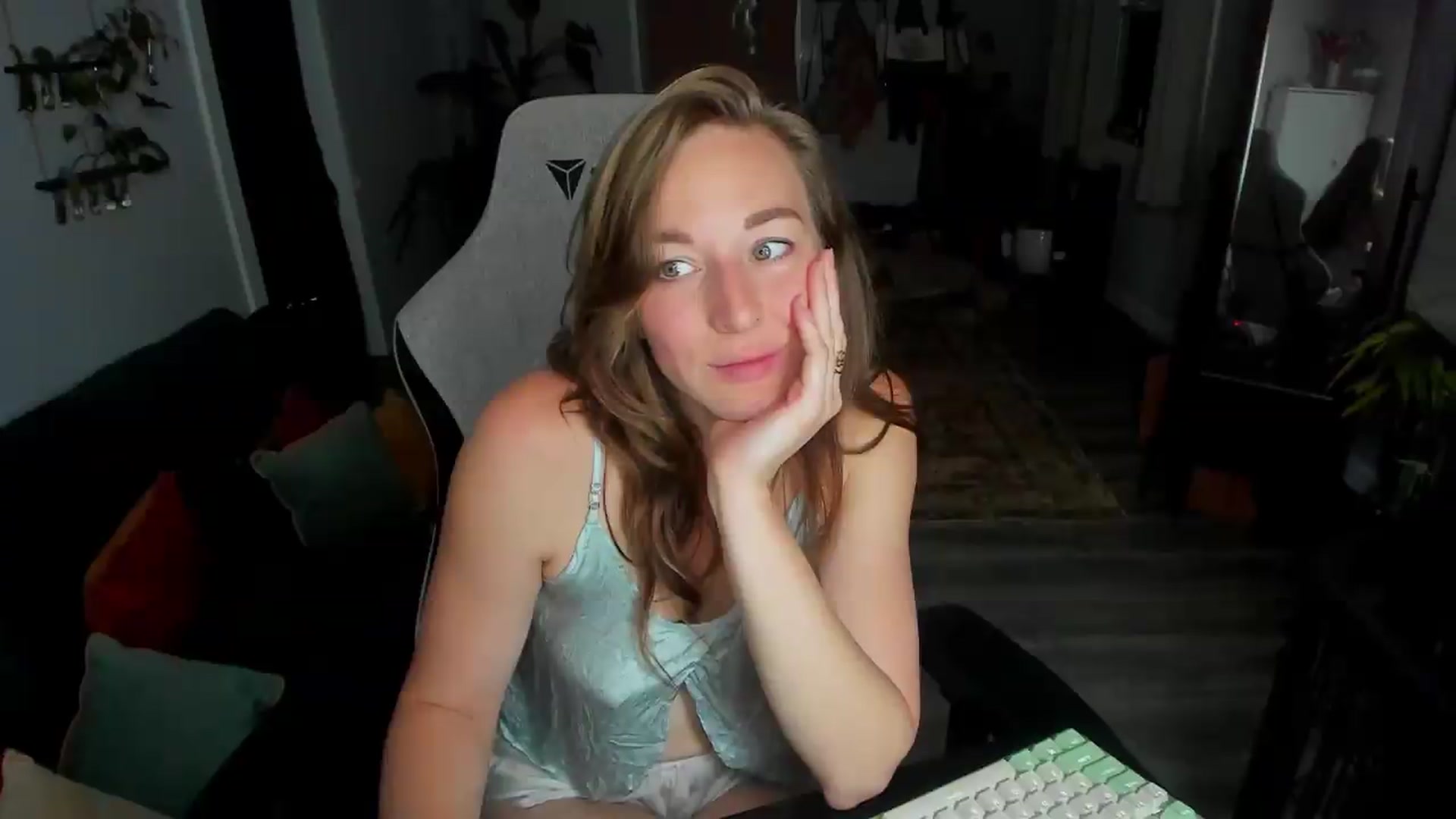Gallery image thumbnail from She_is_Sam's myfreecams stream on, 05/24/2026, 05:13 image 3 of 20