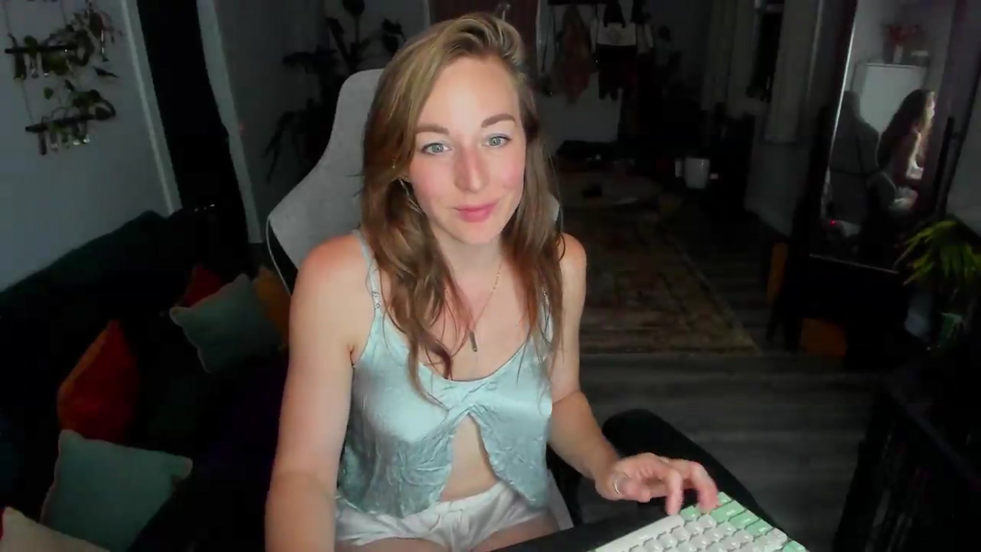 Gallery image thumbnail from She_is_Sam's myfreecams stream on, 05/24/2026, 05:13 image 2 of 20