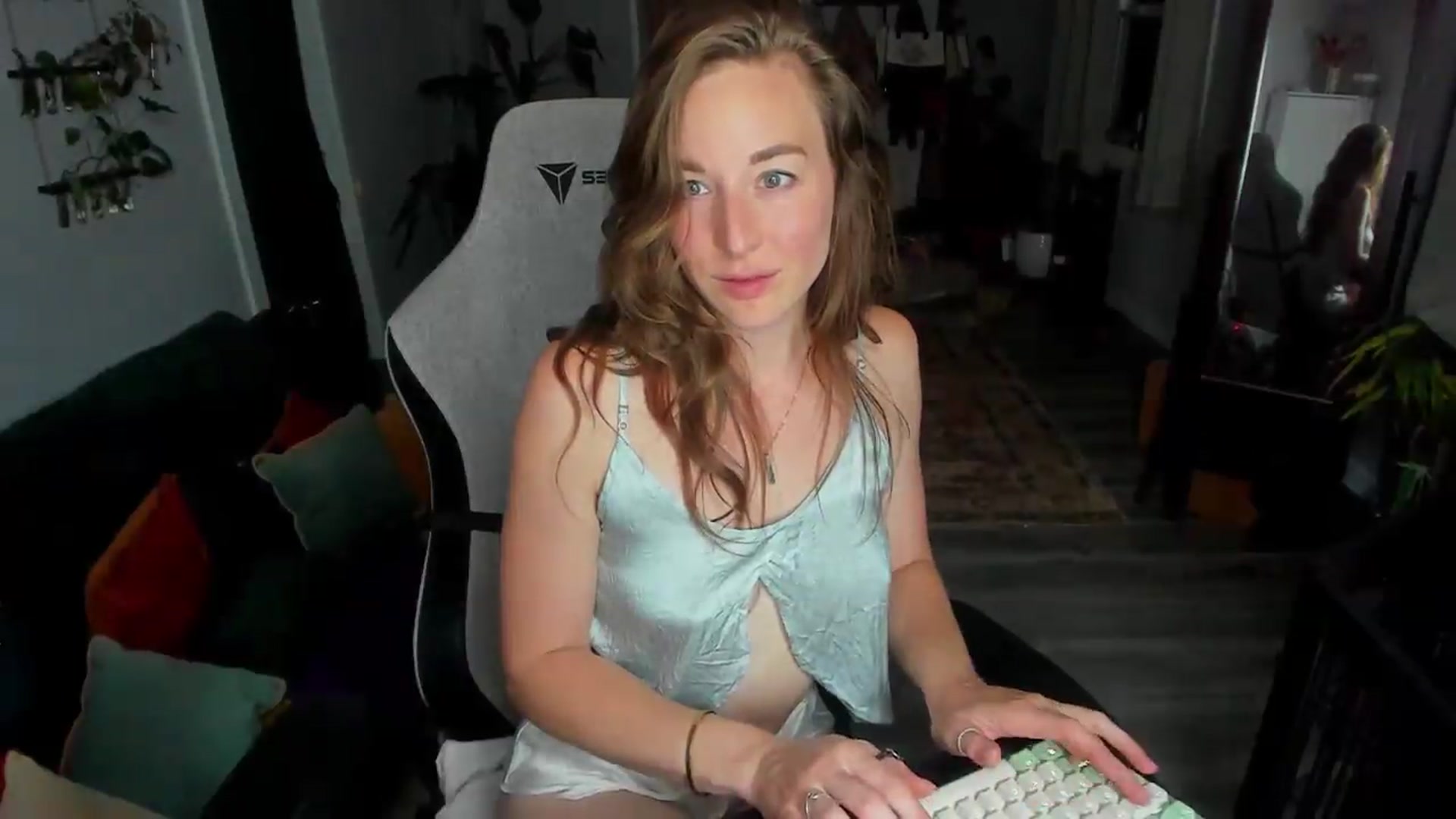 Gallery image thumbnail from She_is_Sam's myfreecams stream on, 05/24/2026, 05:13 image 5 of 20