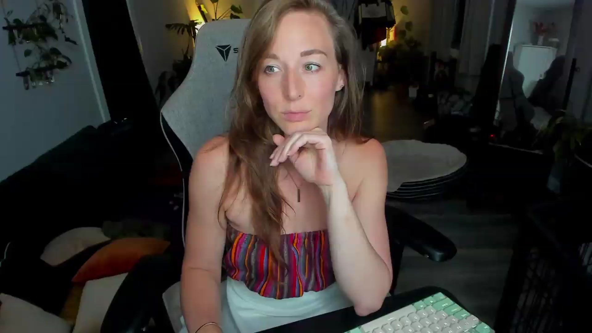 Gallery image thumbnail from She_is_Sam's myfreecams stream on, 06/03/2026, 03:13 image 2 of 20