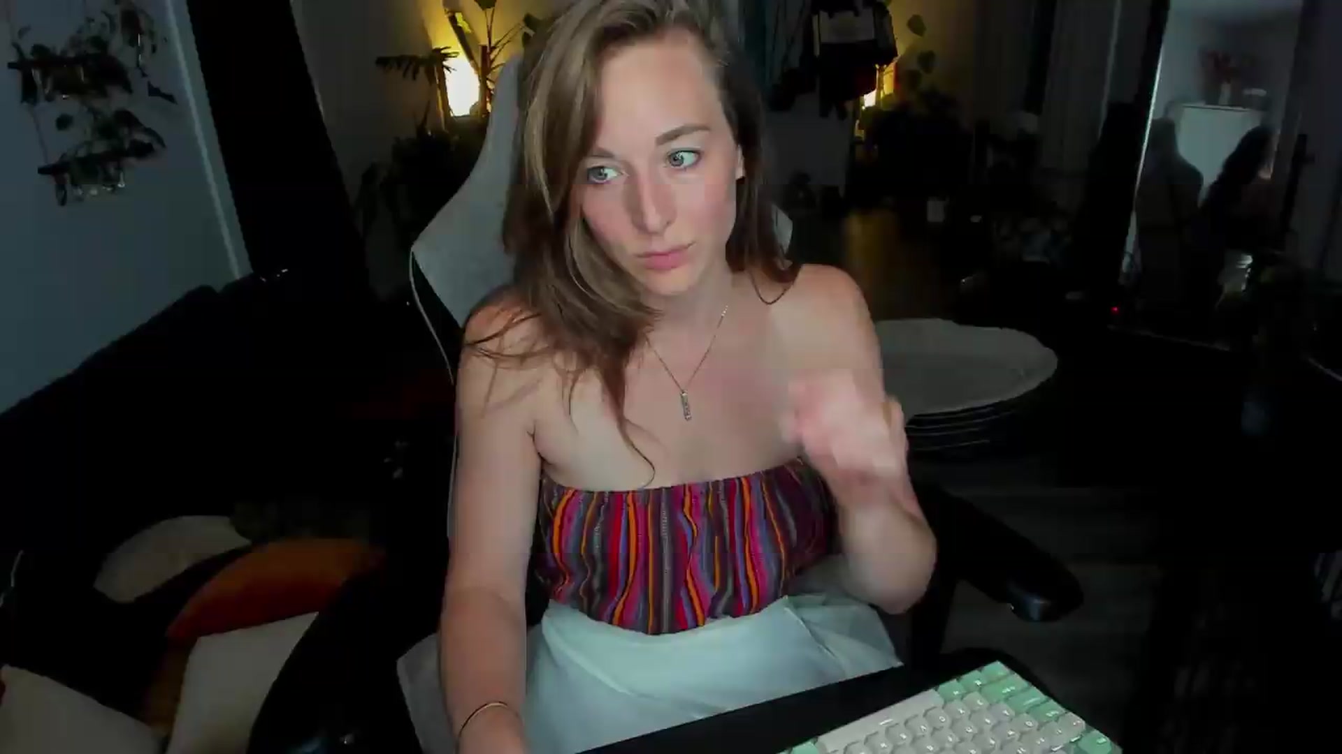 Gallery image thumbnail from She_is_Sam's myfreecams stream on, 06/03/2026, 03:13 image 1 of 20
