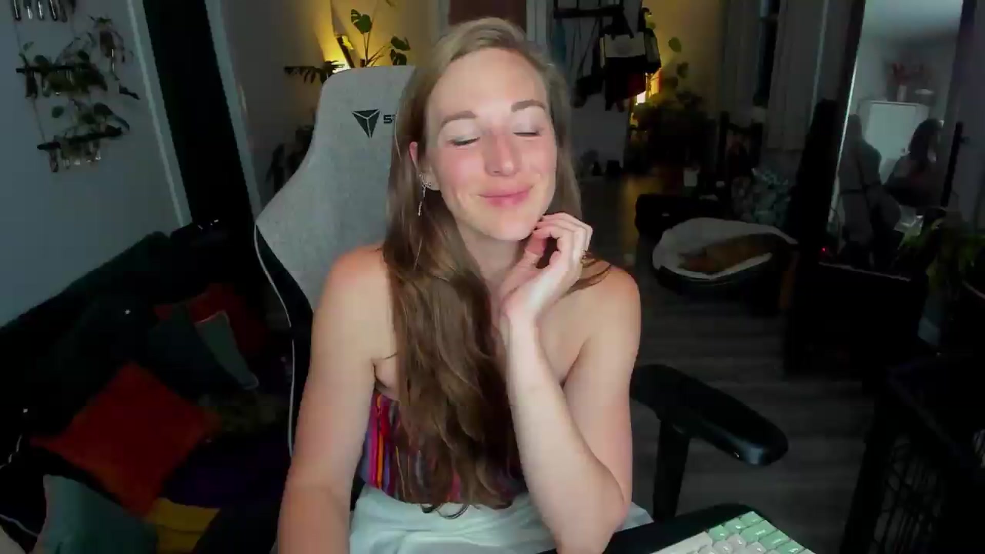 Gallery image thumbnail from She_is_Sam's myfreecams stream on, 06/03/2026, 05:01 image 15 of 20