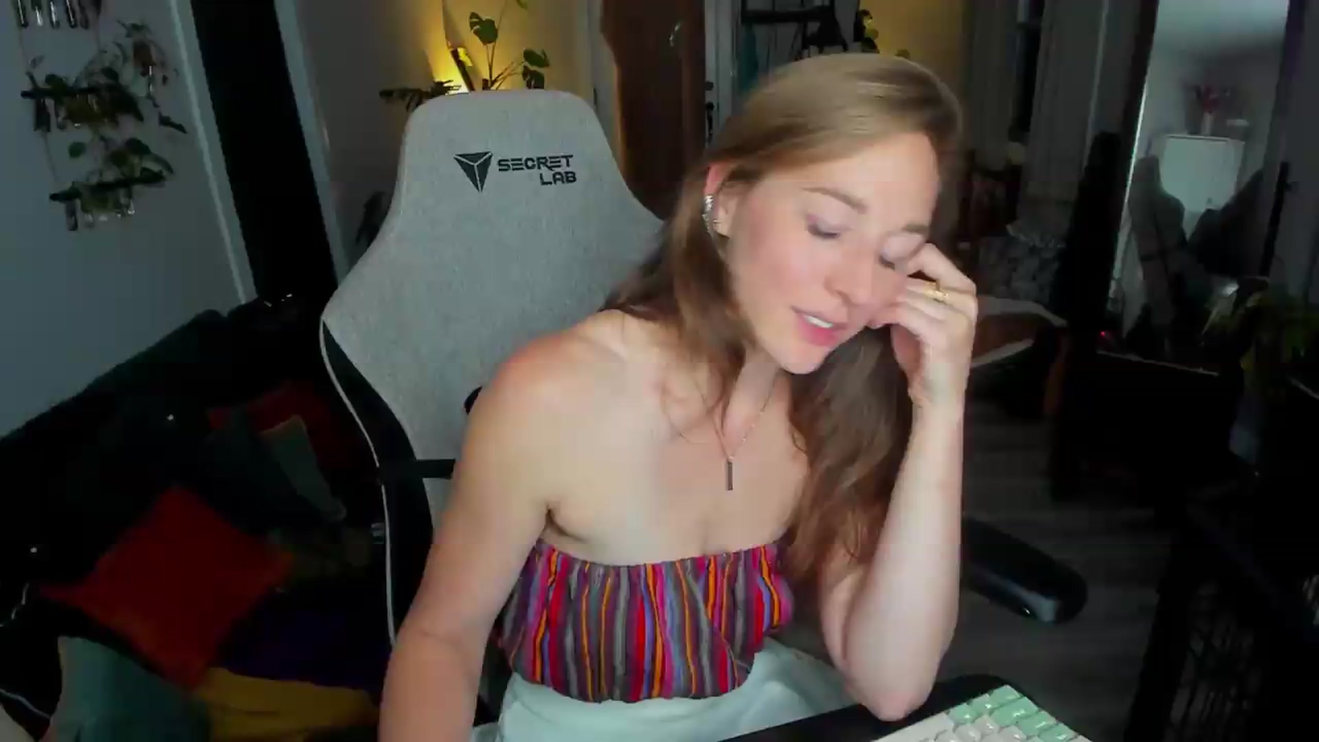 Gallery image thumbnail from She_is_Sam's myfreecams stream on, 06/03/2026, 05:01 image 18 of 20