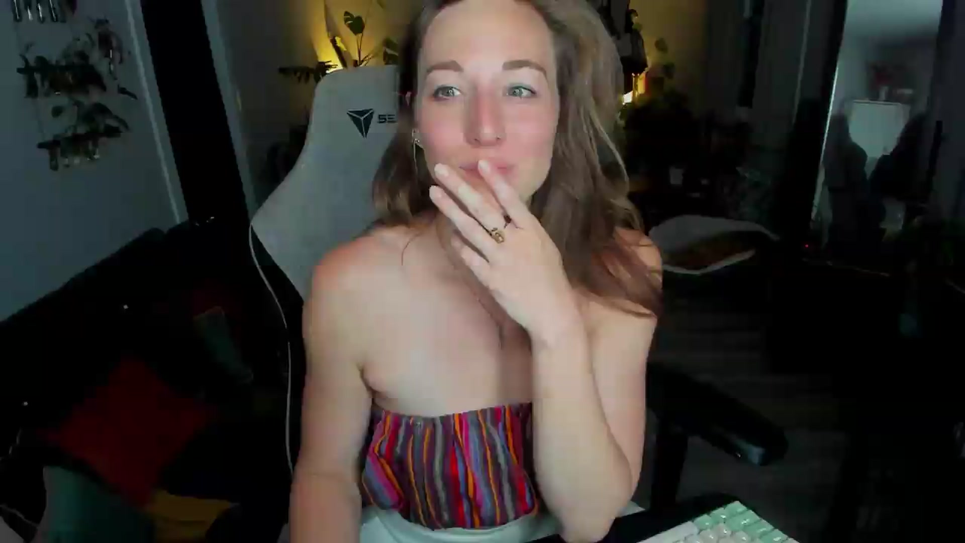 Gallery image thumbnail from She_is_Sam's myfreecams stream on, 06/03/2026, 05:01 image 16 of 20