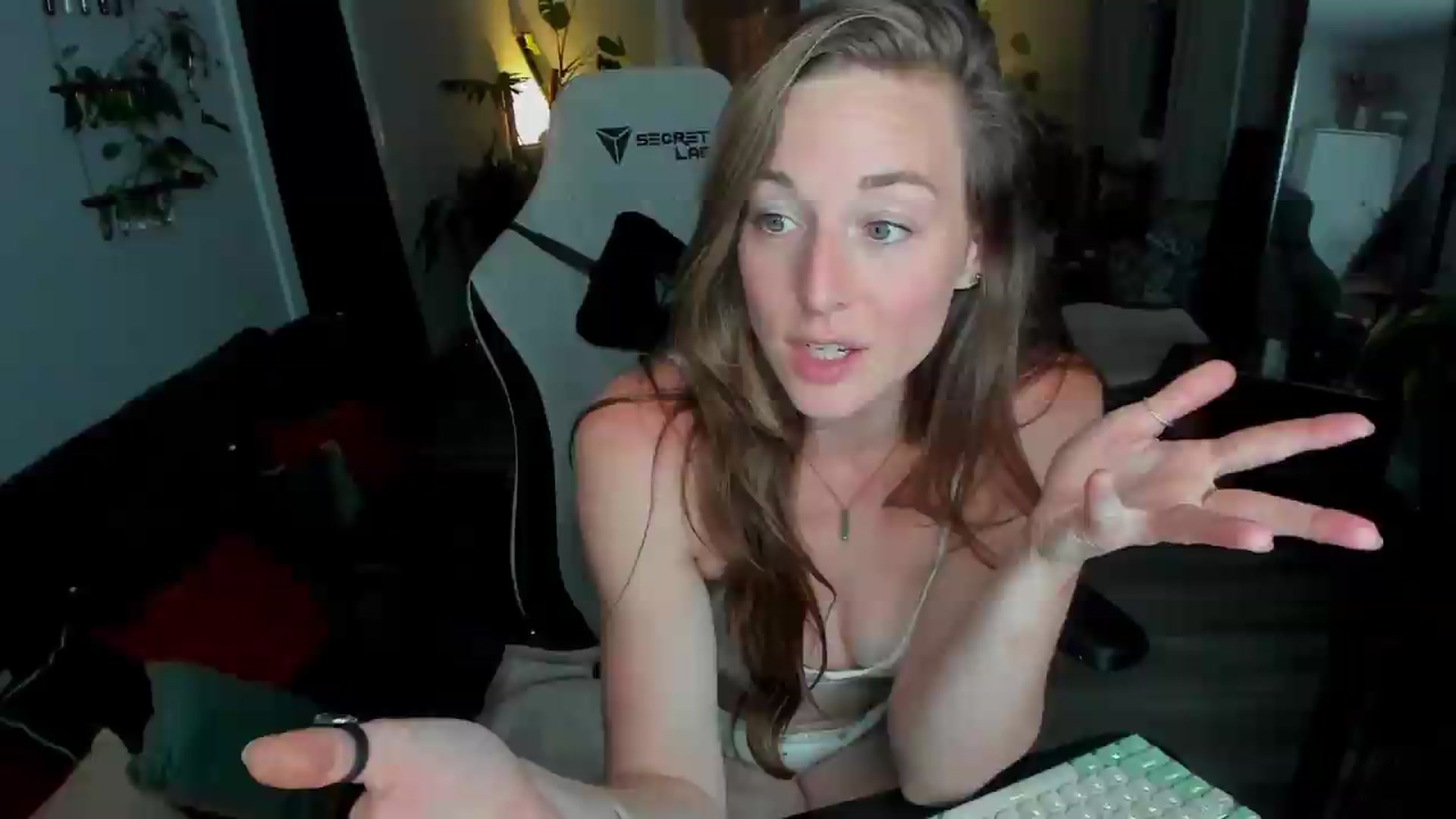 Gallery image thumbnail from She_is_Sam's myfreecams stream on, 06/04/2026, 05:15 image 18 of 20