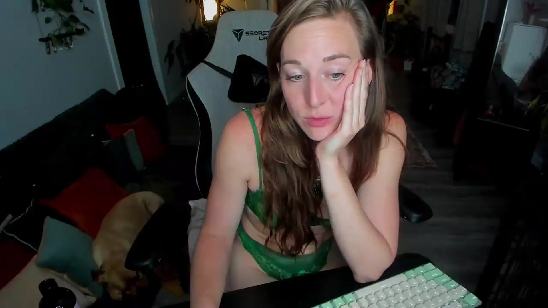 Gallery image thumbnail from She_is_Sam's myfreecams stream on, 06/06/2026, 05:32 image 15 of 20