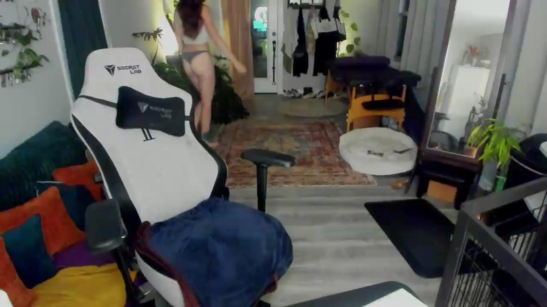 Gallery image thumbnail from She_is_Sam's myfreecams stream on, 06/19/2026, 02:41 image 15 of 20