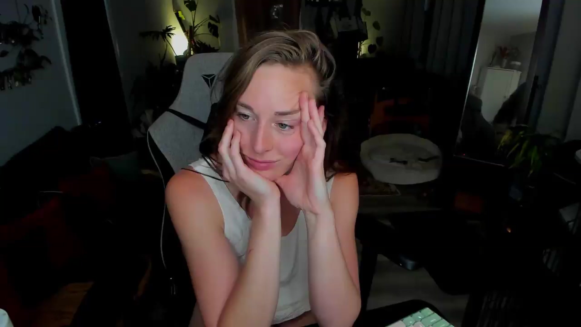 Gallery image thumbnail from She_is_Sam's myfreecams stream on, 06/19/2026, 02:41 image 16 of 20