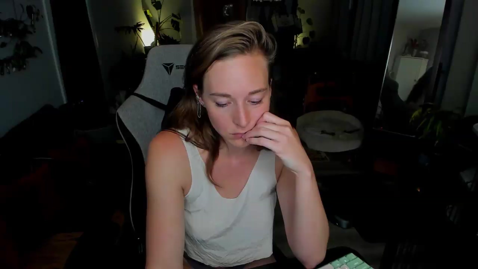 Gallery image thumbnail from She_is_Sam's myfreecams stream on, 06/19/2026, 02:41 image 18 of 20