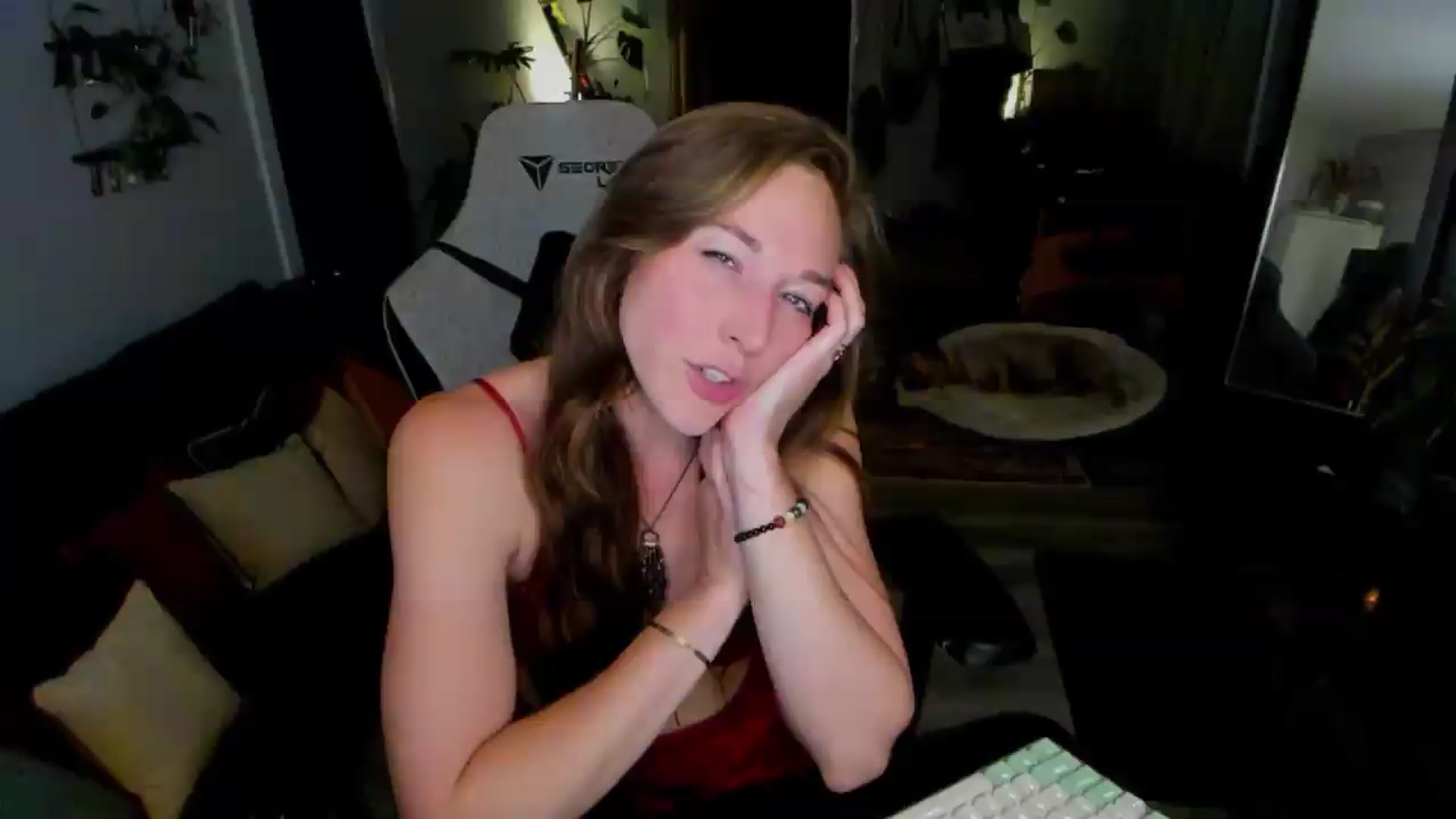 Gallery image thumbnail from She_is_Sam's myfreecams stream on, 06/27/2026, 03:10 image 6 of 20