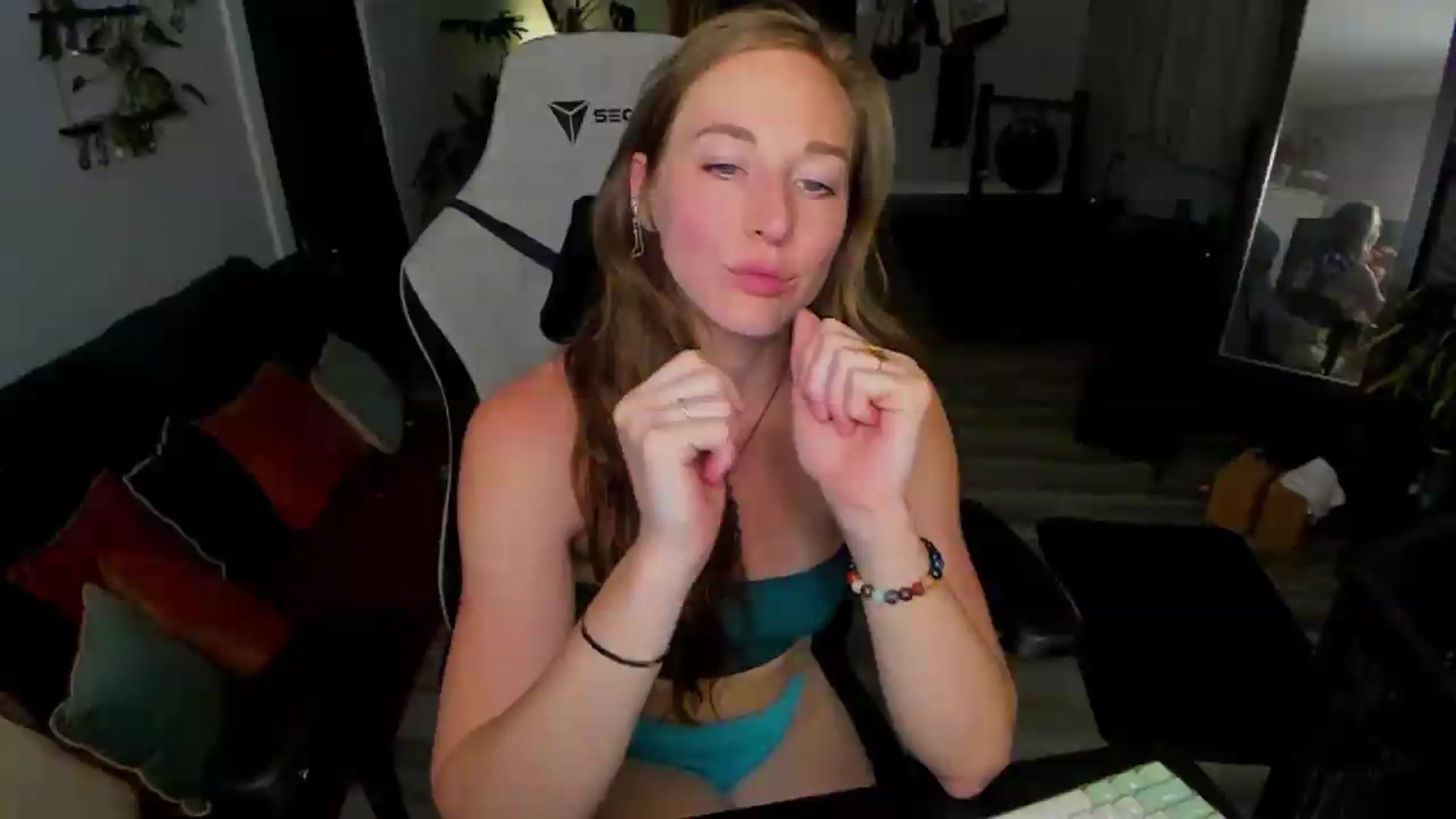 Gallery image thumbnail from She_is_Sam's myfreecams stream on, 07/01/2026, 05:15 image 14 of 20