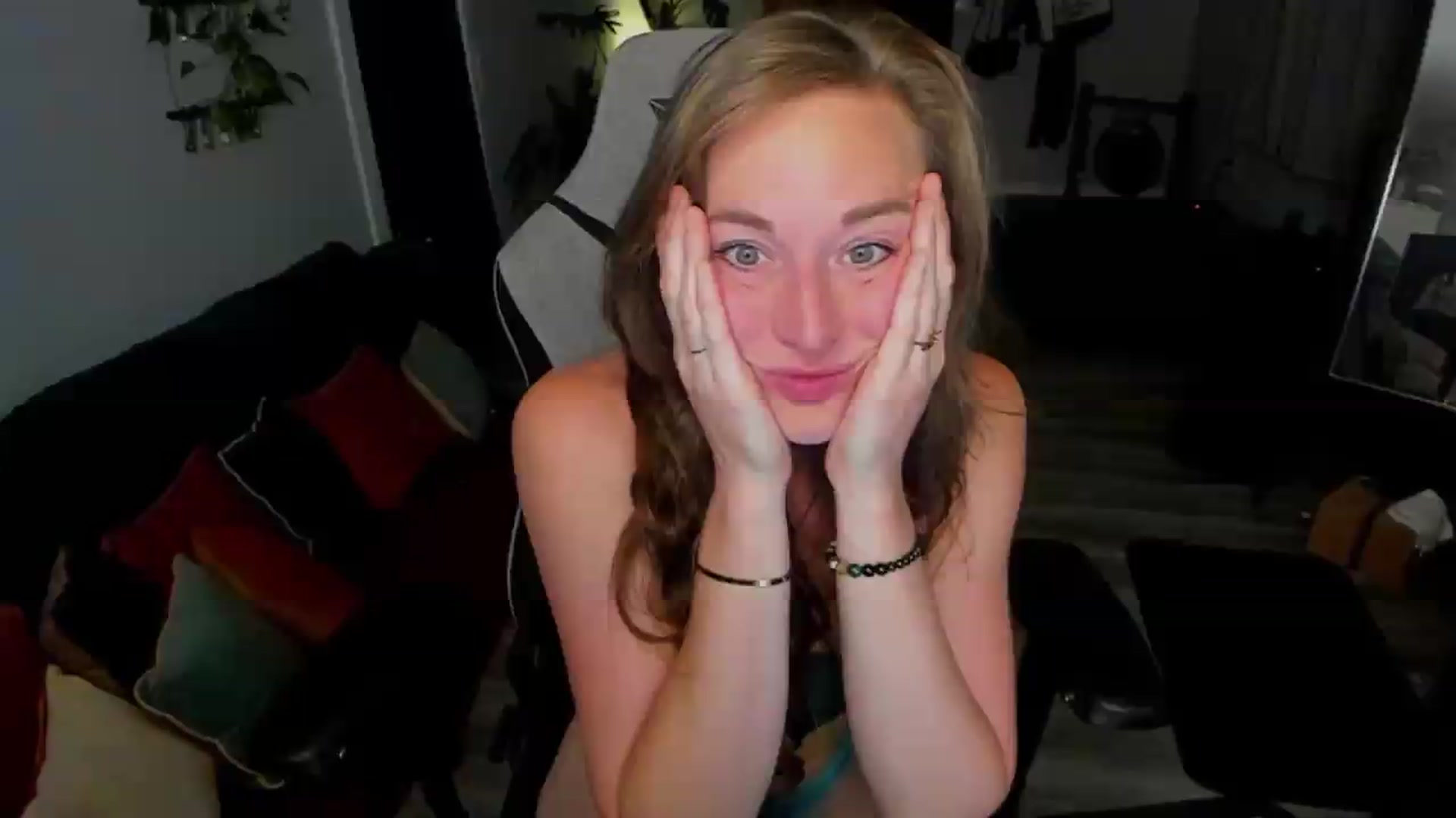 Gallery image thumbnail from She_is_Sam's myfreecams stream on, 07/01/2026, 05:15 image 6 of 20