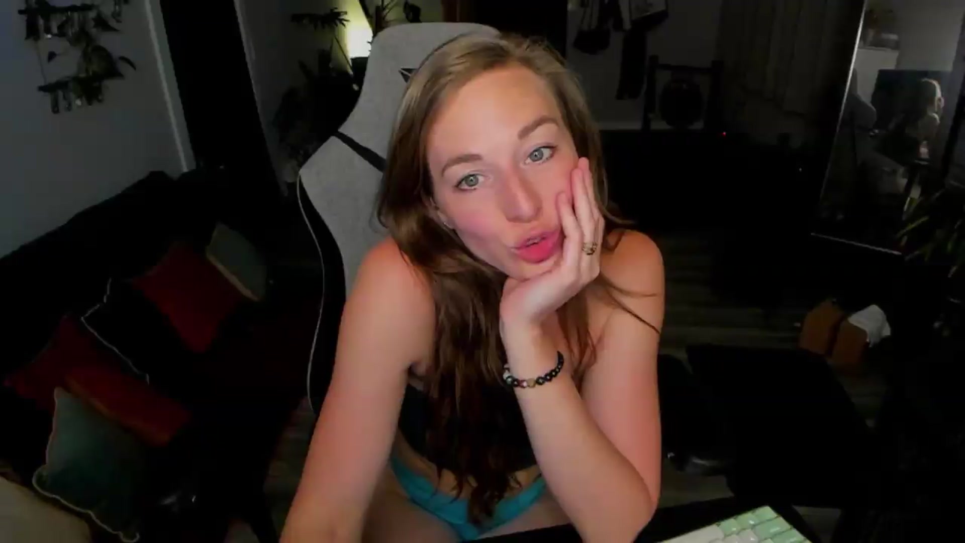 Gallery image thumbnail from She_is_Sam's myfreecams stream on, 07/01/2026, 05:15 image 17 of 20