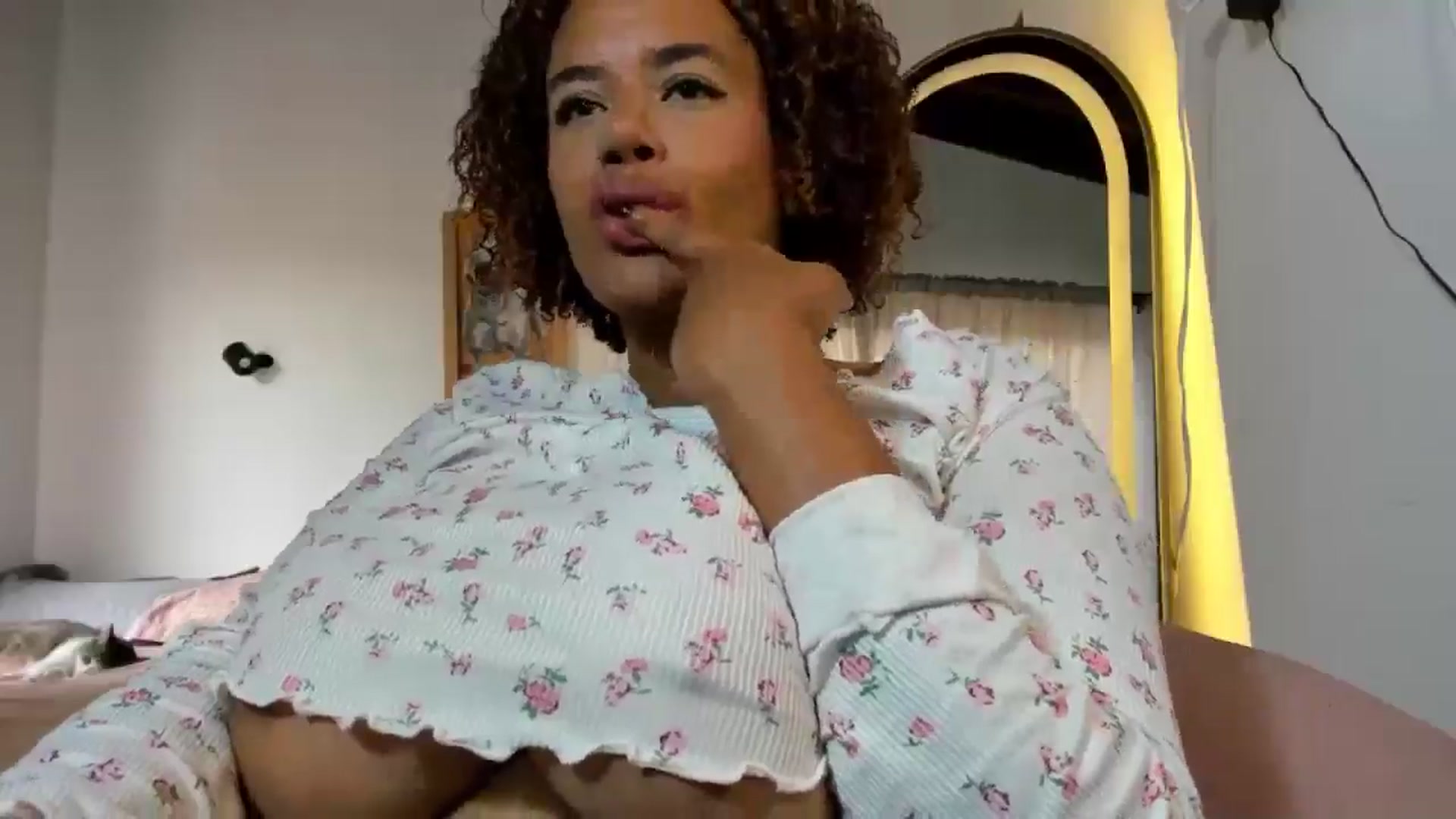 Gallery image thumbnail from Sheila_makano's myfreecams stream on, 04/06/2026, 15:50 image 4 of 20