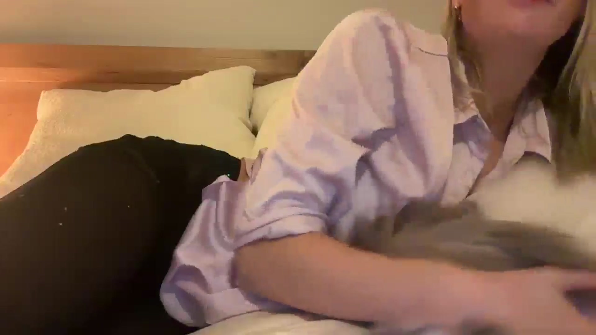 Gallery image thumbnail from Shelby22's myfreecams stream on, 04/16/2025, 15:01 image 6 of 20