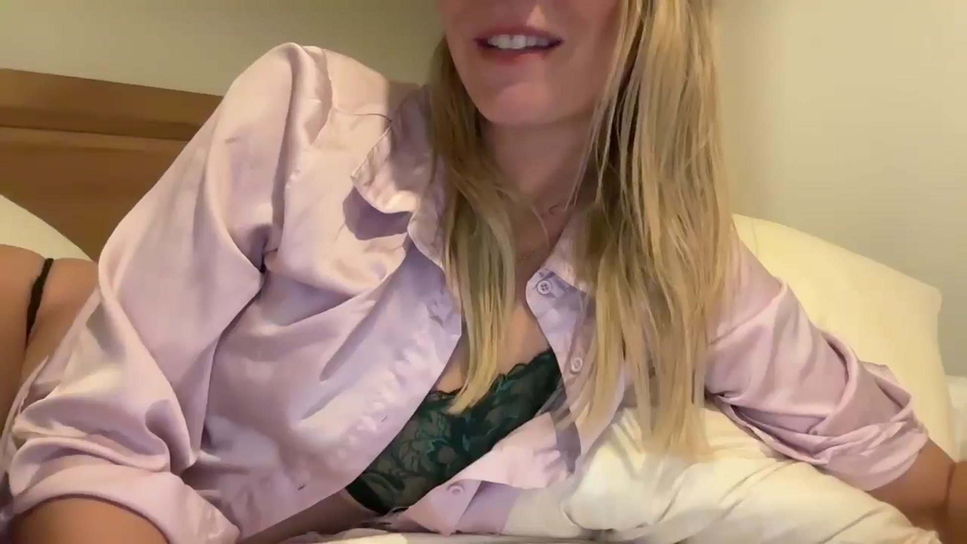 Gallery image thumbnail from Shelby22's myfreecams stream on, 04/16/2025, 19:58 image 6 of 20