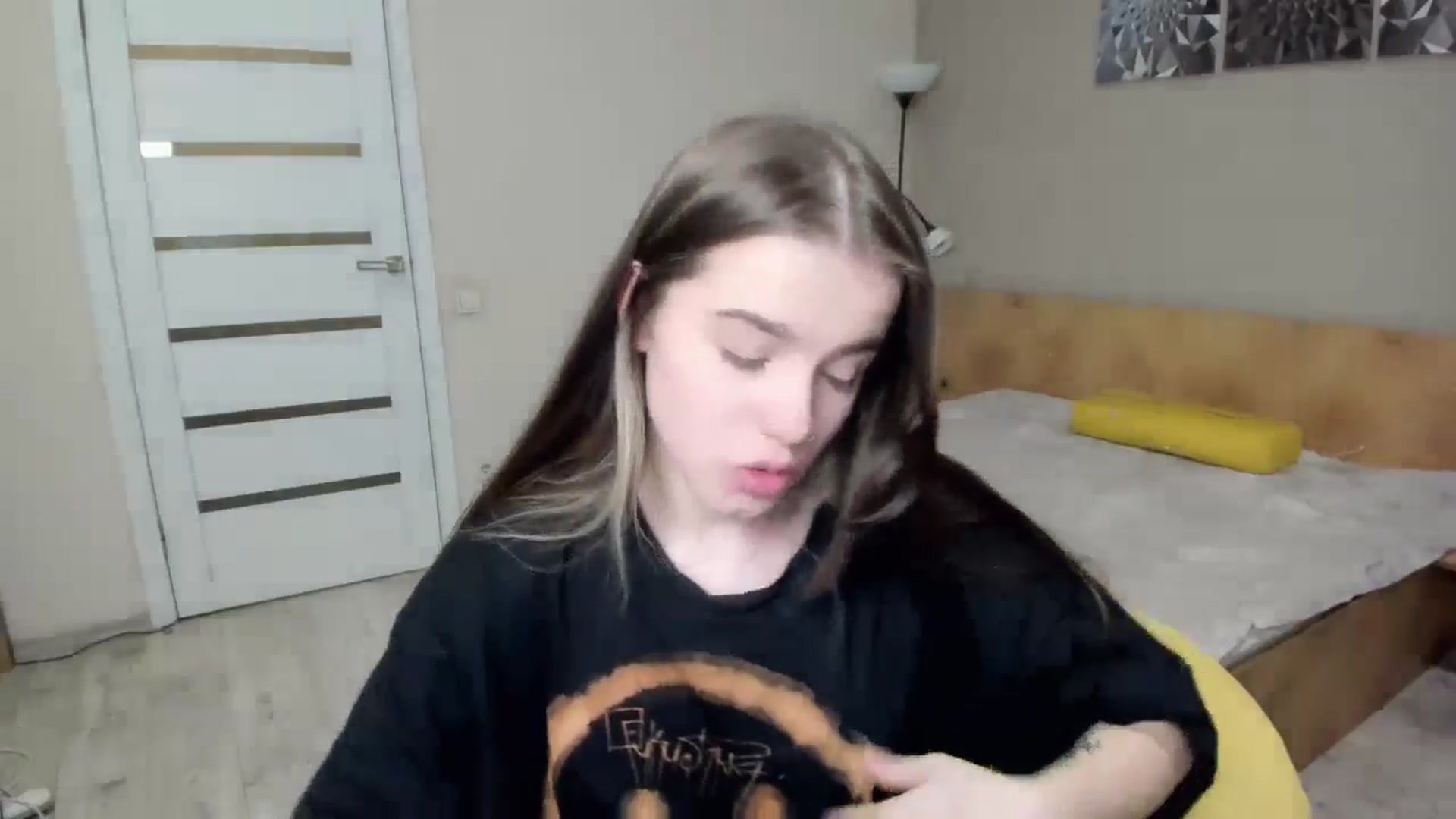 Gallery image thumbnail from ShellyMoon's myfreecams stream on, 12/27/2024, 03:43 image 14 of 20