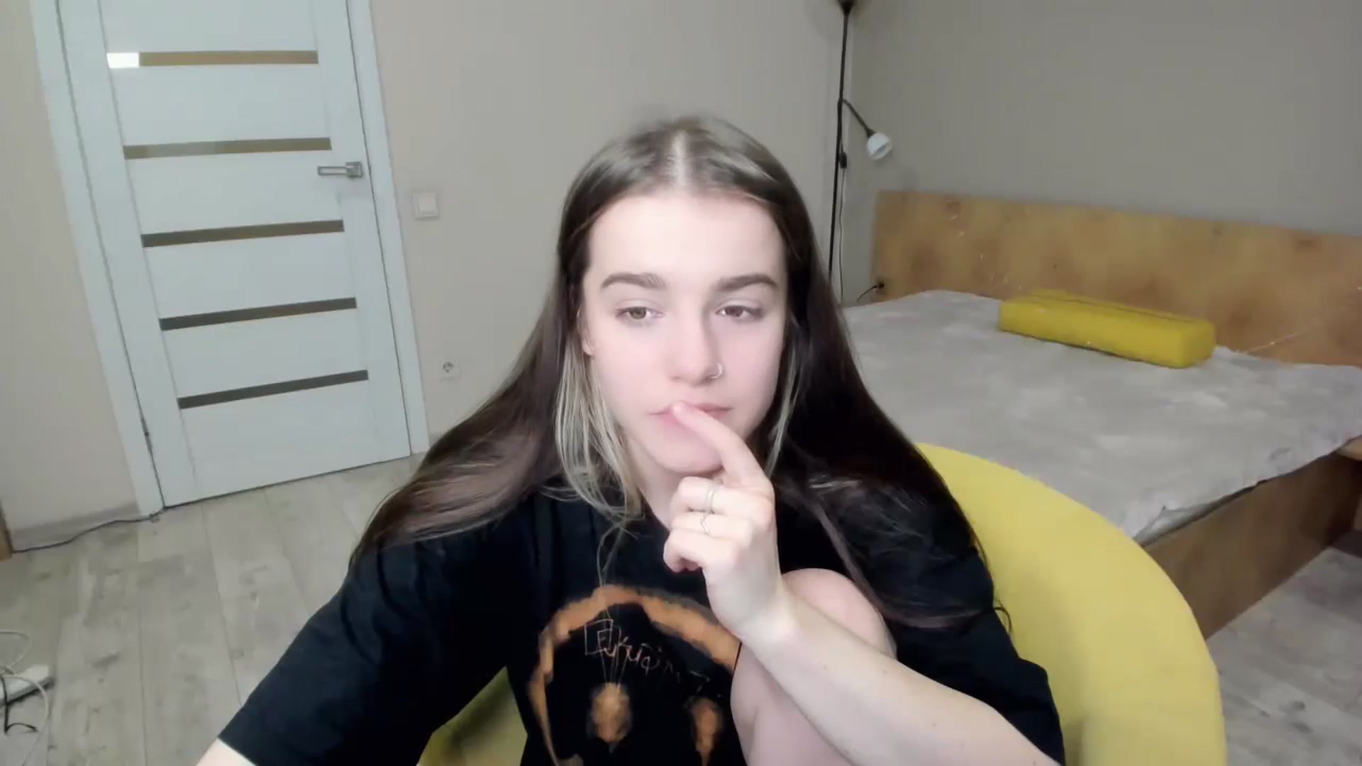 Gallery image thumbnail from ShellyMoon's myfreecams stream on, 12/27/2024, 03:43 image 11 of 20