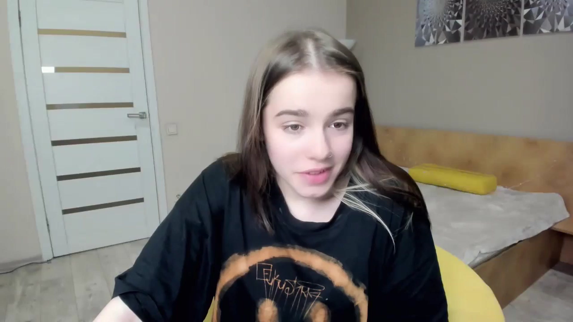 Gallery image thumbnail from ShellyMoon's myfreecams stream on, 12/27/2024, 03:43 image 1 of 20
