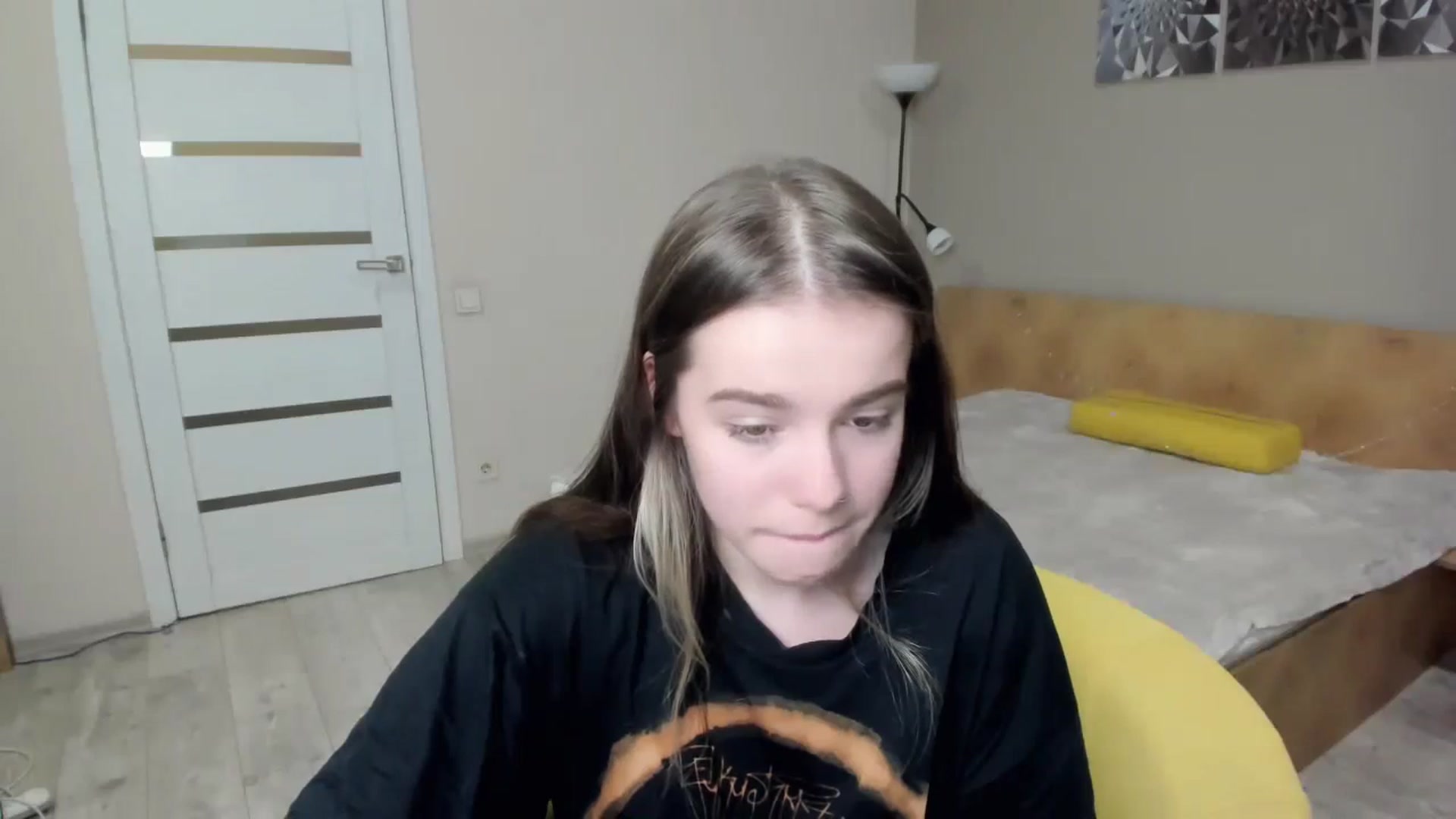 Gallery image thumbnail from ShellyMoon's myfreecams stream on, 12/27/2024, 03:43 image 16 of 20