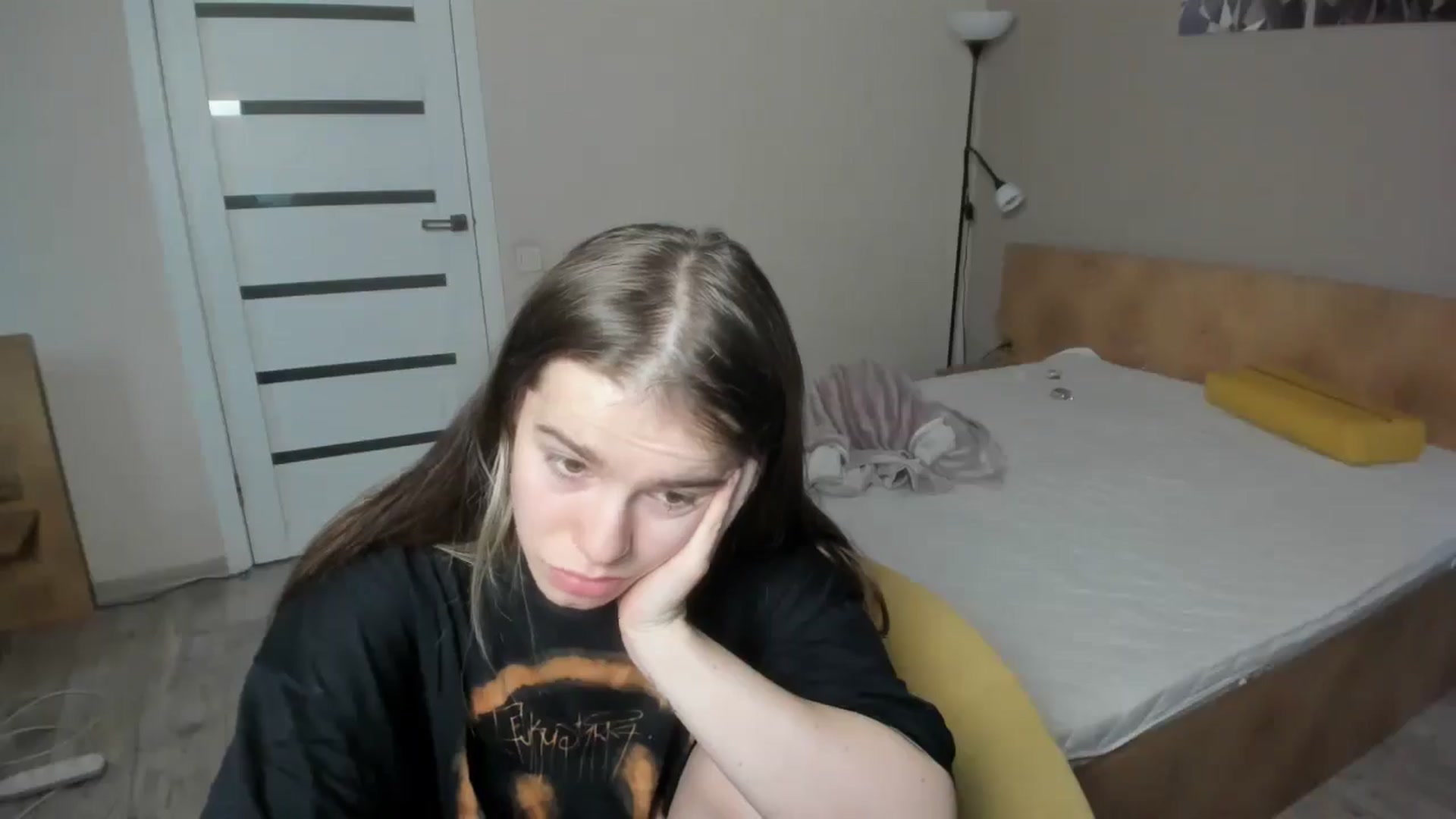 Gallery image thumbnail from ShellyMoon's myfreecams stream on, 12/27/2024, 13:27 image 3 of 20