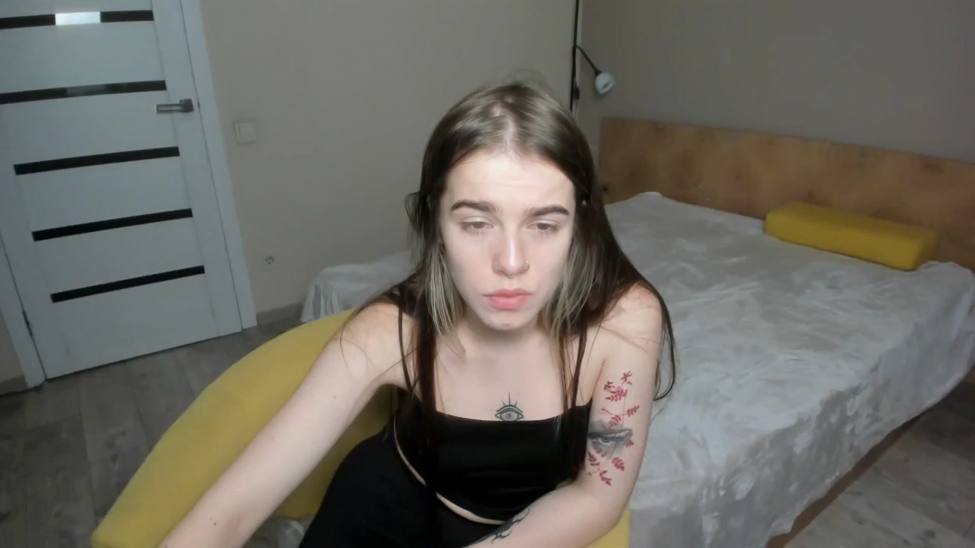 Gallery image thumbnail from ShellyMoon's myfreecams stream on, 12/30/2024, 24:52 image 3 of 20