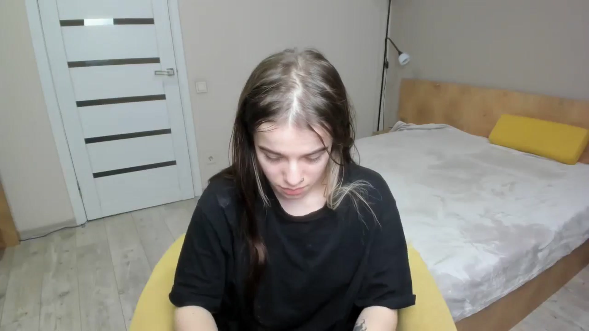 Gallery image thumbnail from ShellyMoon's myfreecams stream on, 12/30/2024, 21:25 image 3 of 20