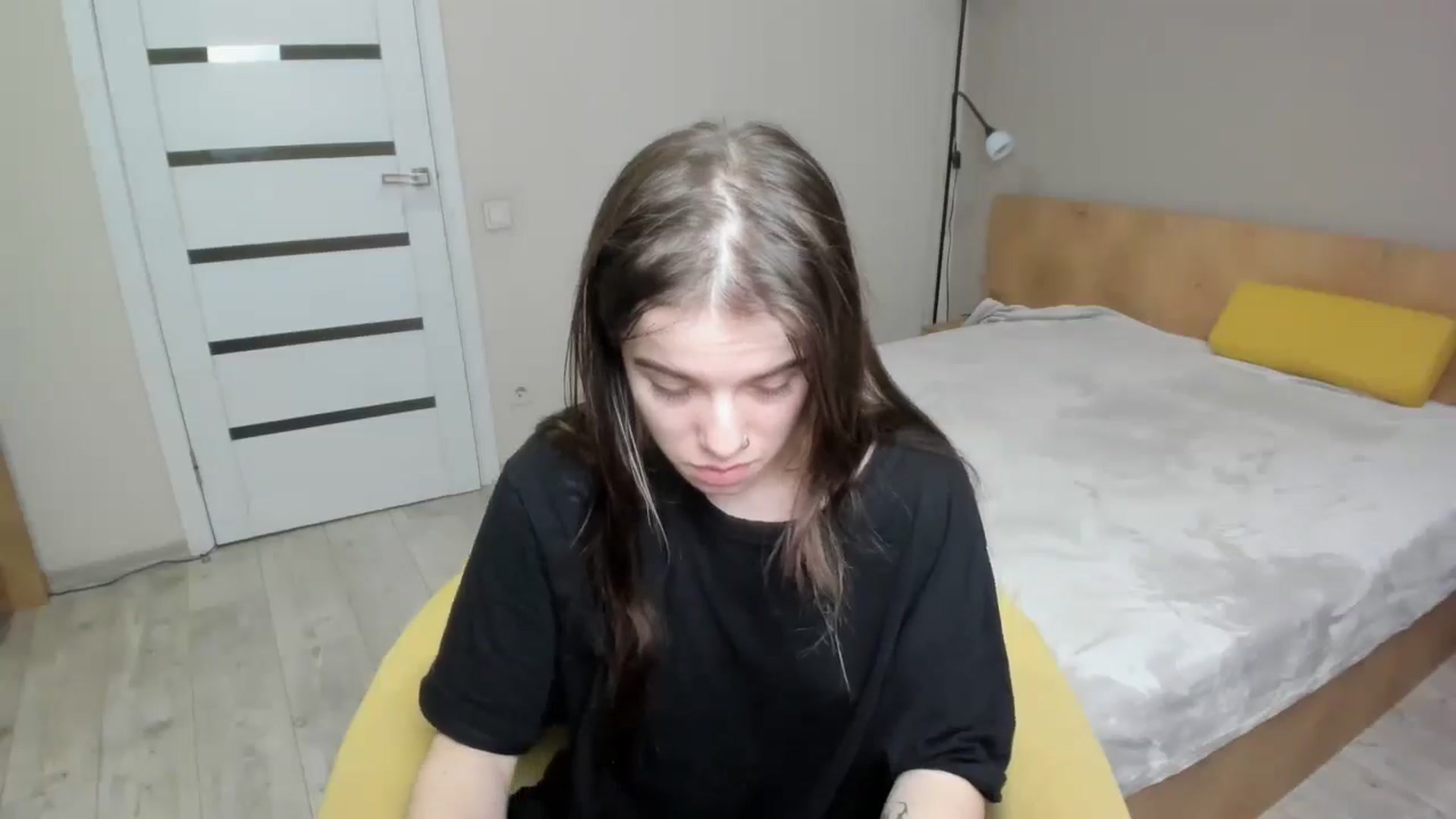 Gallery image thumbnail from ShellyMoon's myfreecams stream on, 12/30/2024, 21:25 image 14 of 20