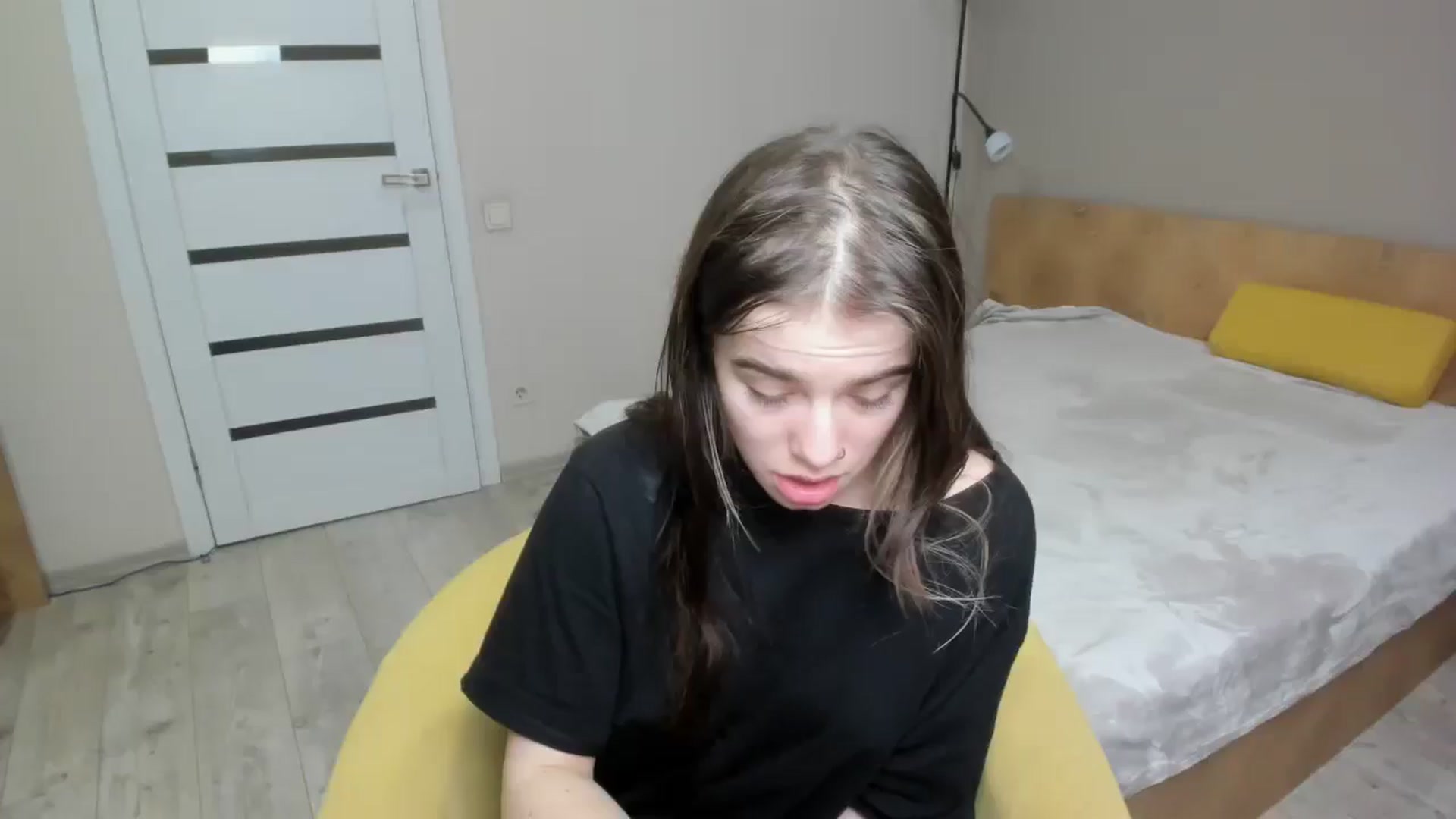 Gallery image thumbnail from ShellyMoon's myfreecams stream on, 12/30/2024, 21:25 image 6 of 20
