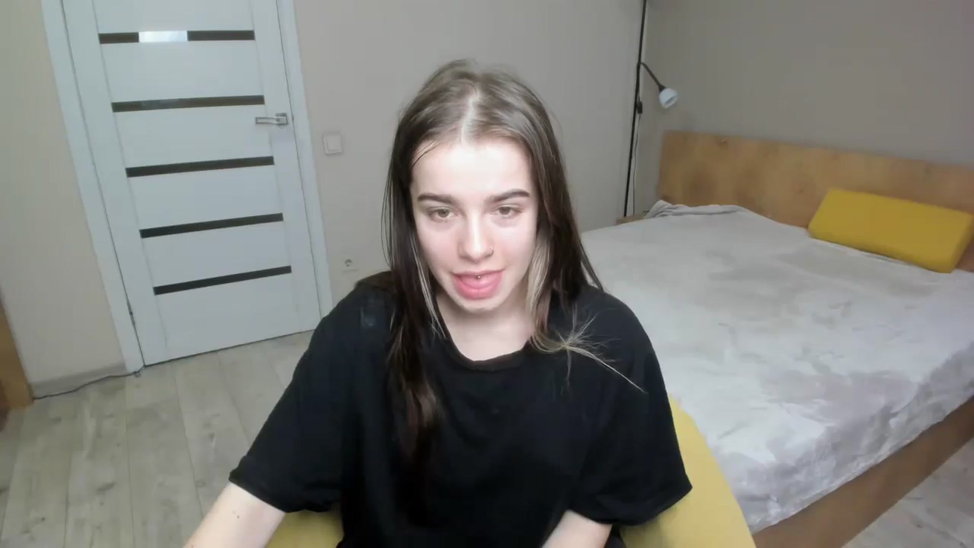 Gallery image thumbnail from ShellyMoon's myfreecams stream on, 12/30/2024, 21:25 image 4 of 20