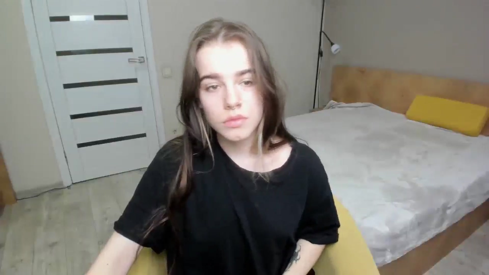 Gallery image thumbnail from ShellyMoon's myfreecams stream on, 12/30/2024, 21:25 image 18 of 20