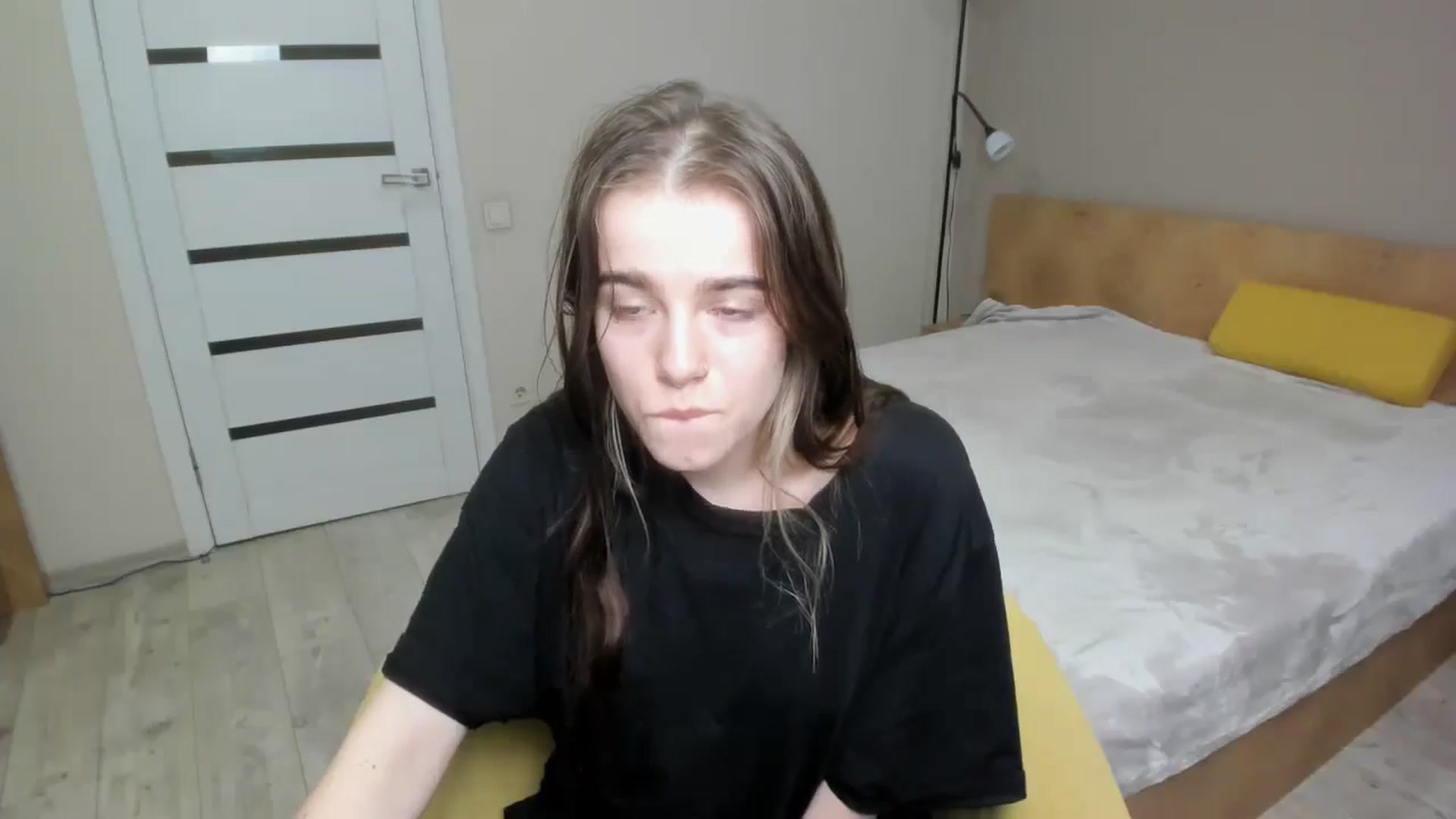 Gallery image thumbnail from ShellyMoon's myfreecams stream on, 12/30/2024, 21:25 image 15 of 20