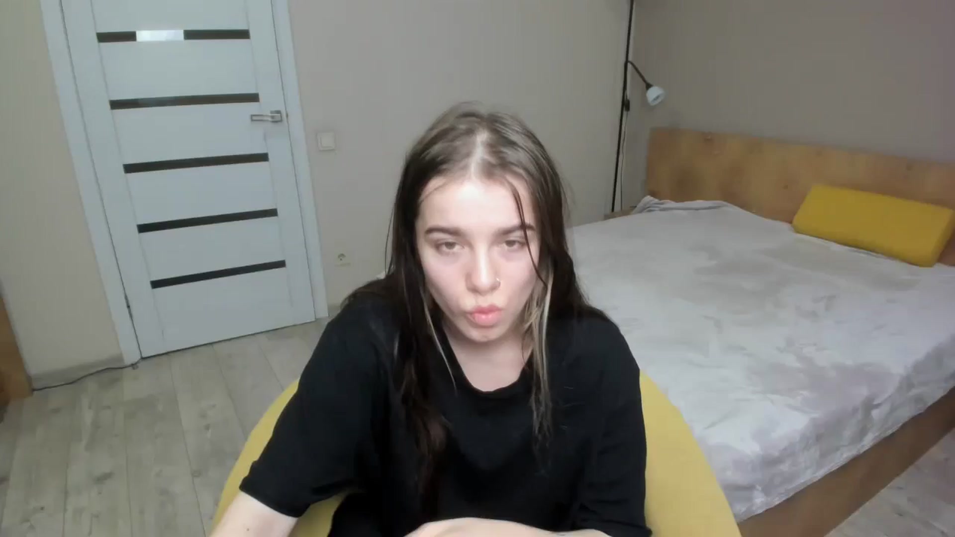 Gallery image thumbnail from ShellyMoon's myfreecams stream on, 12/30/2024, 21:25 image 1 of 20