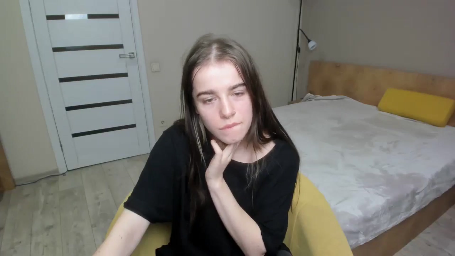Gallery image thumbnail from ShellyMoon's myfreecams stream on, 12/30/2024, 21:25 image 13 of 20